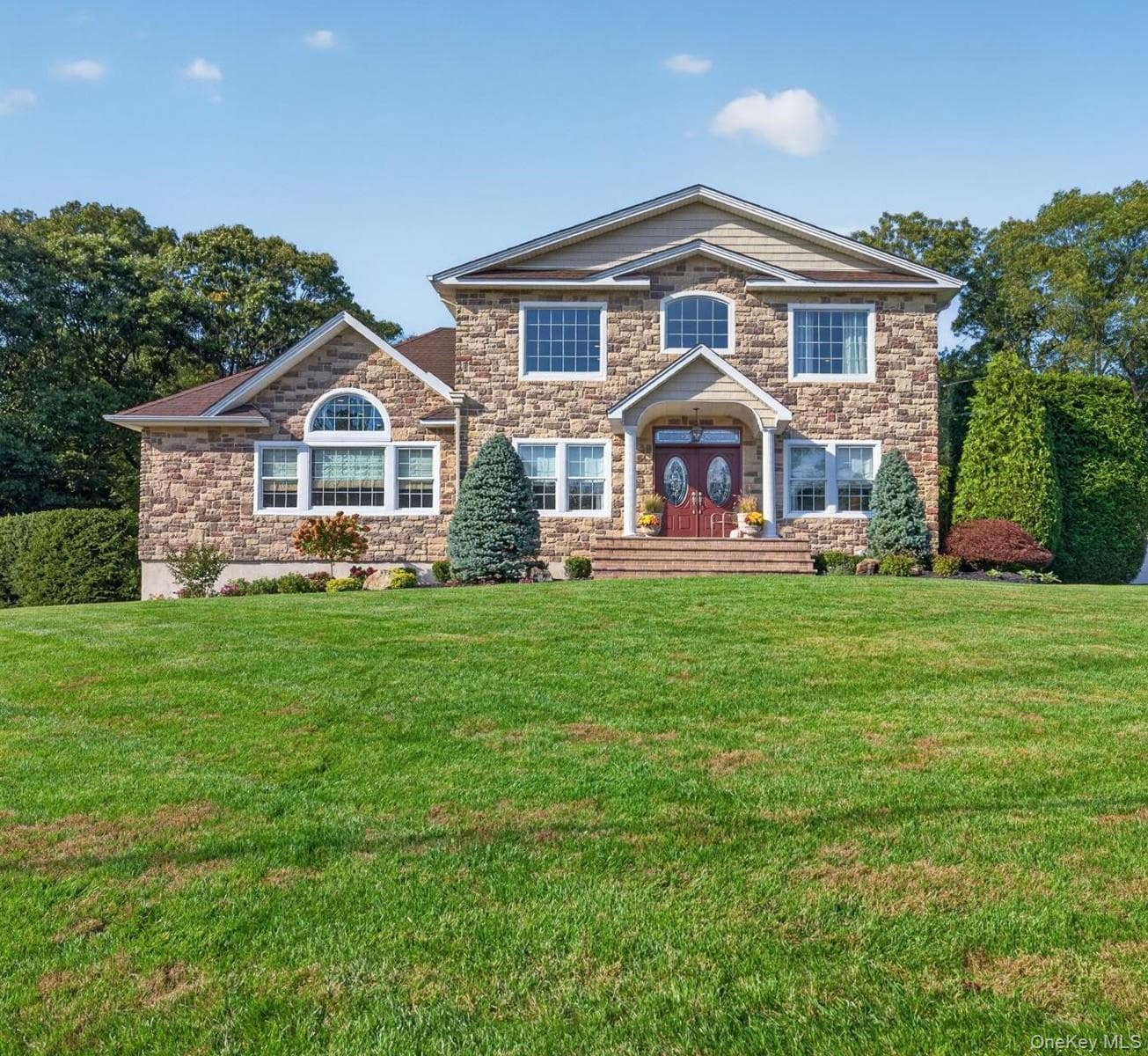 49 Harvard Drive, Plainview