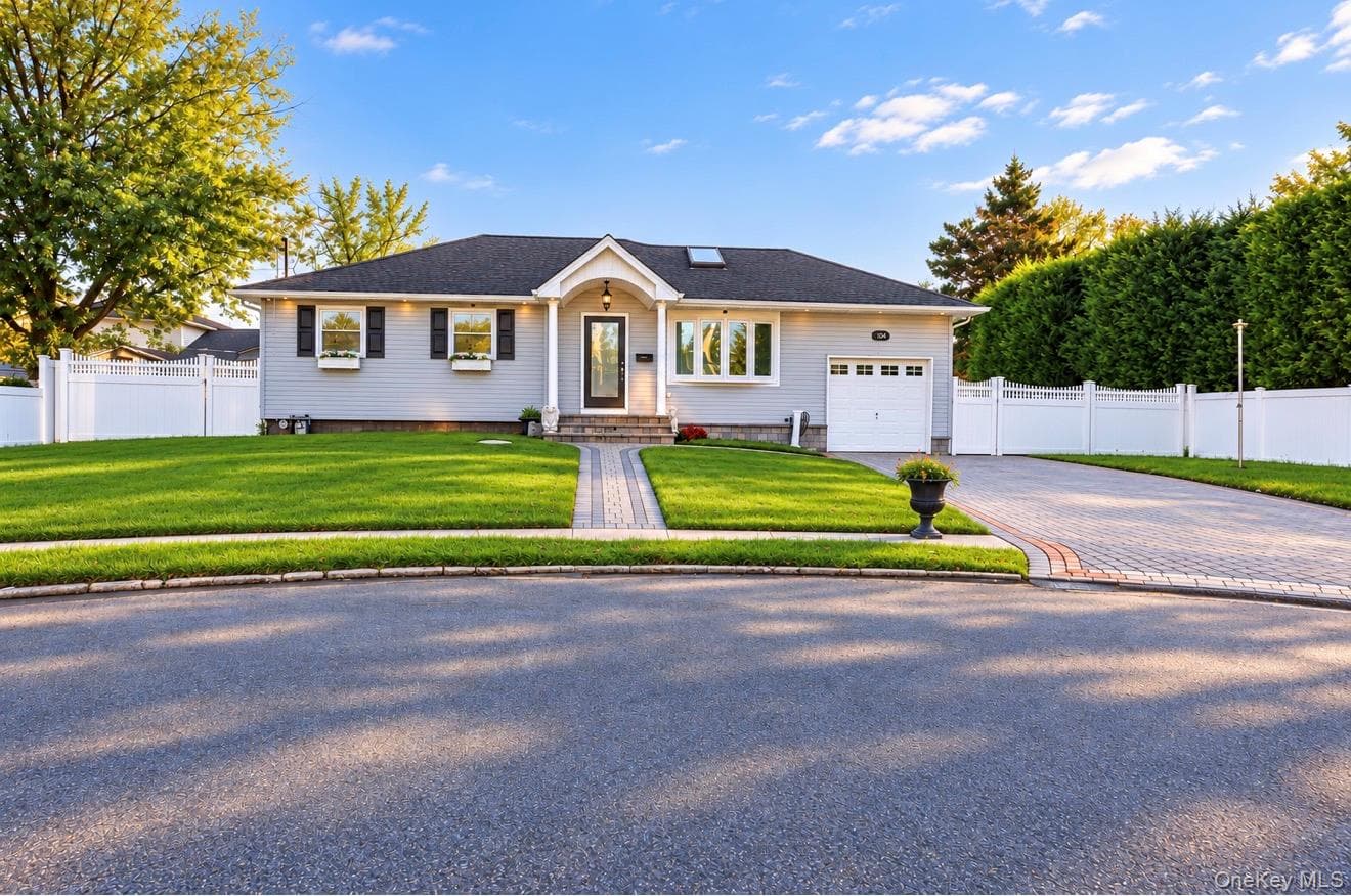 108 Forsythia Lane, North Babylon
