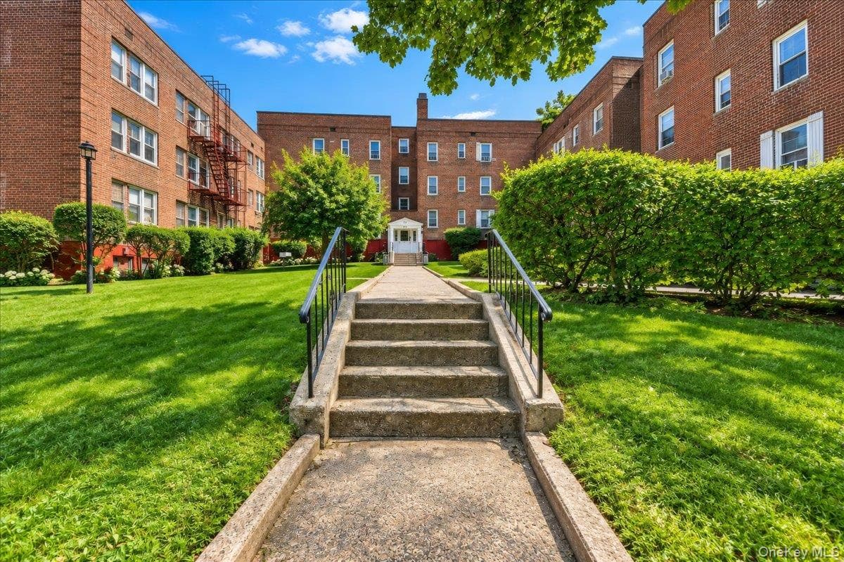 150 Ravine Avenue Unit: 3B photo 1