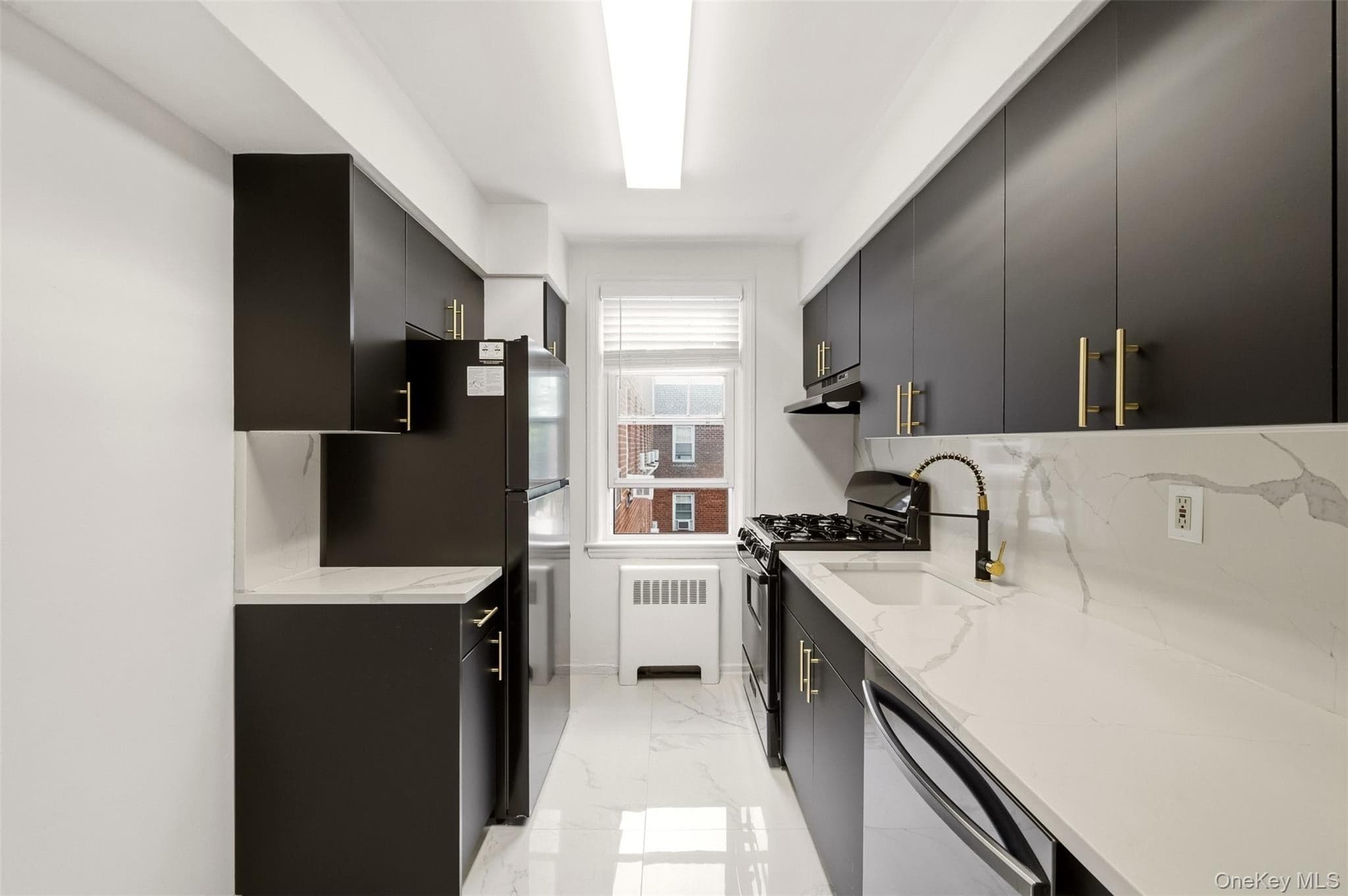 200 N Village Avenue Unit: D7 thumbnail 7