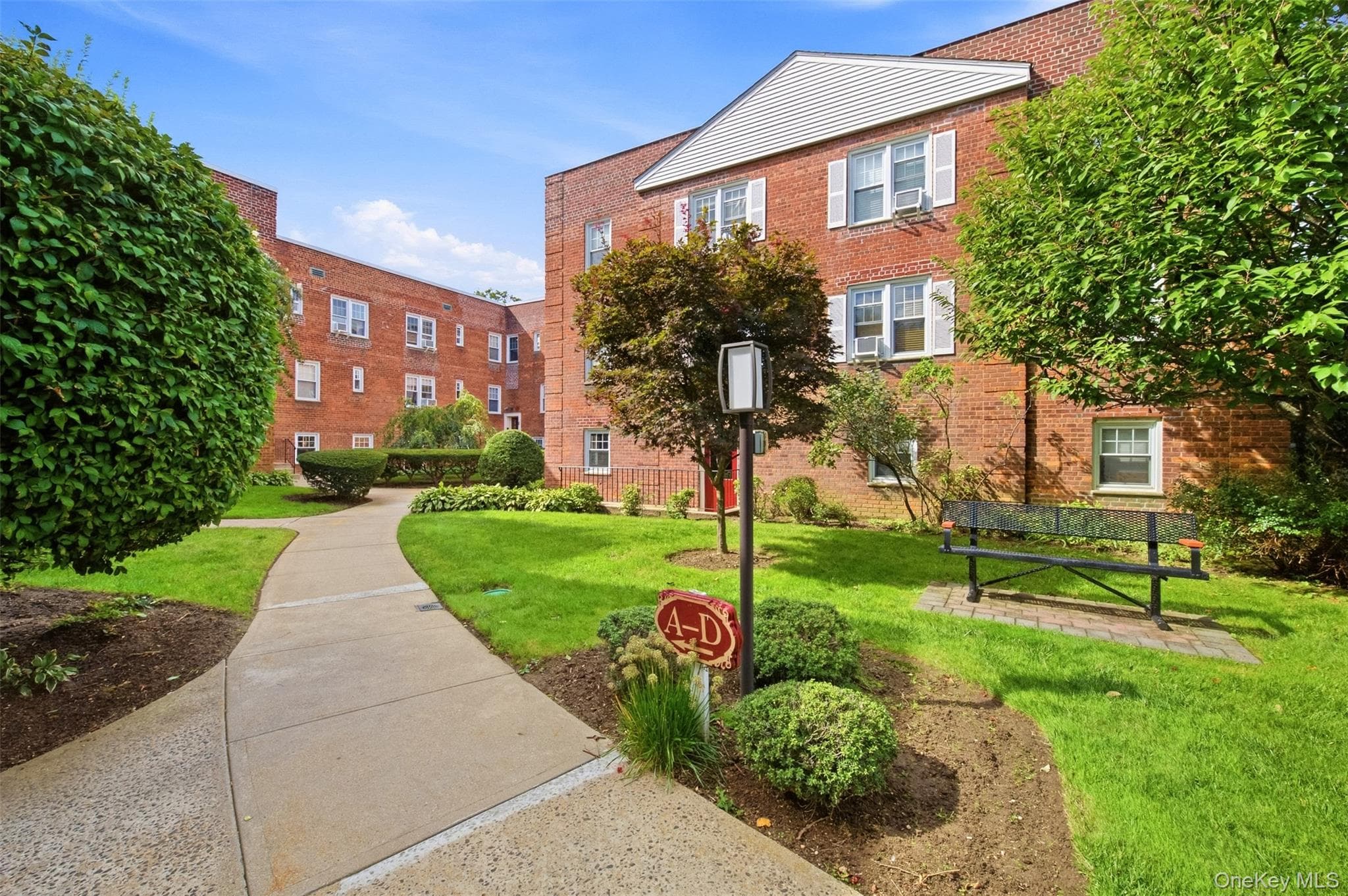 200 N Village Avenue Unit: D7 thumbnail 2