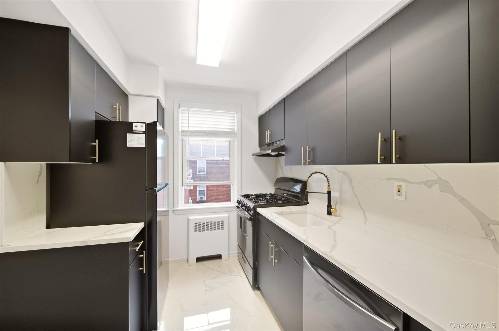 200 N Village Avenue Unit: D7 thumbnail 8