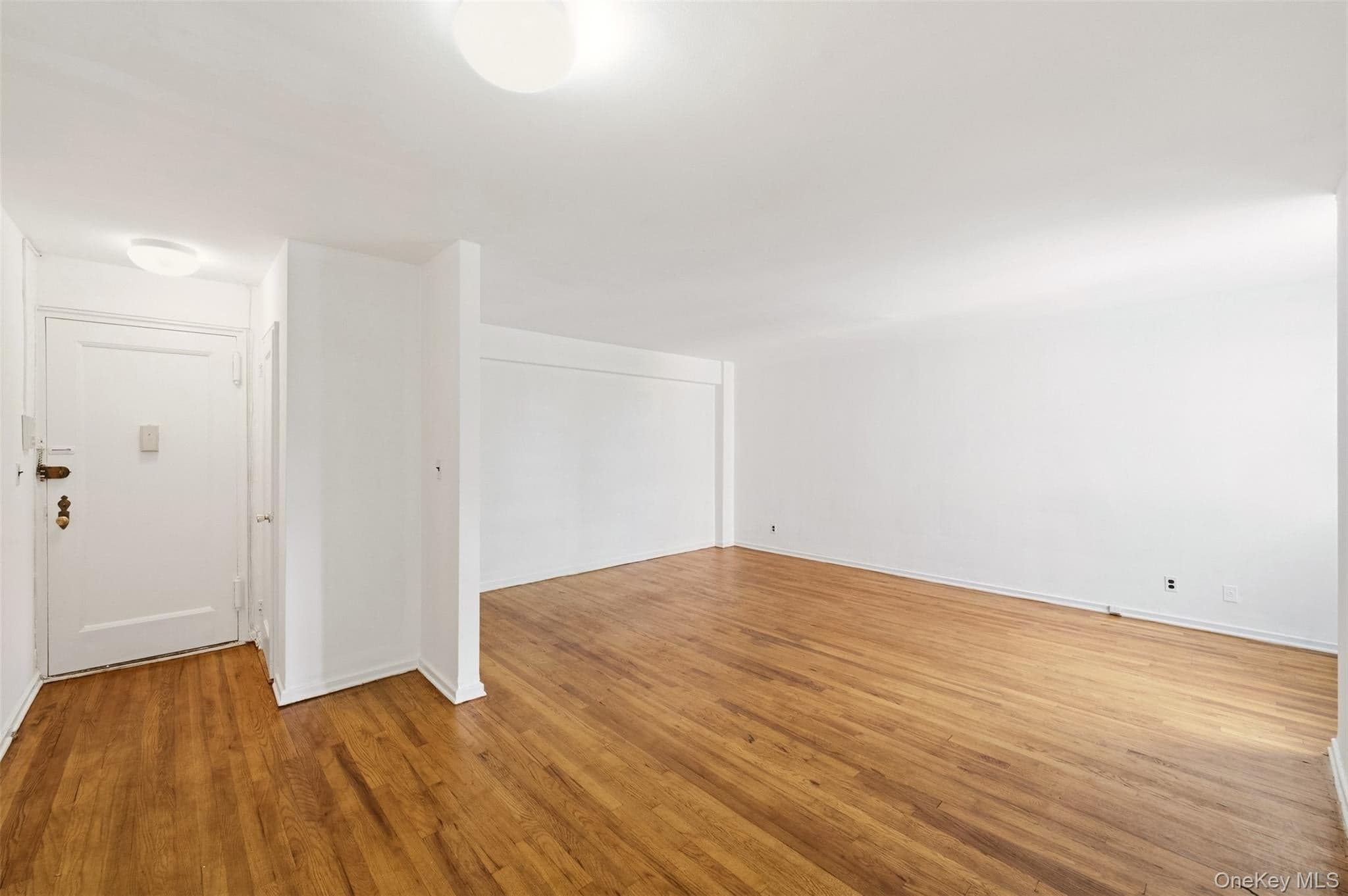 200 N Village Avenue Unit: D7 thumbnail 4