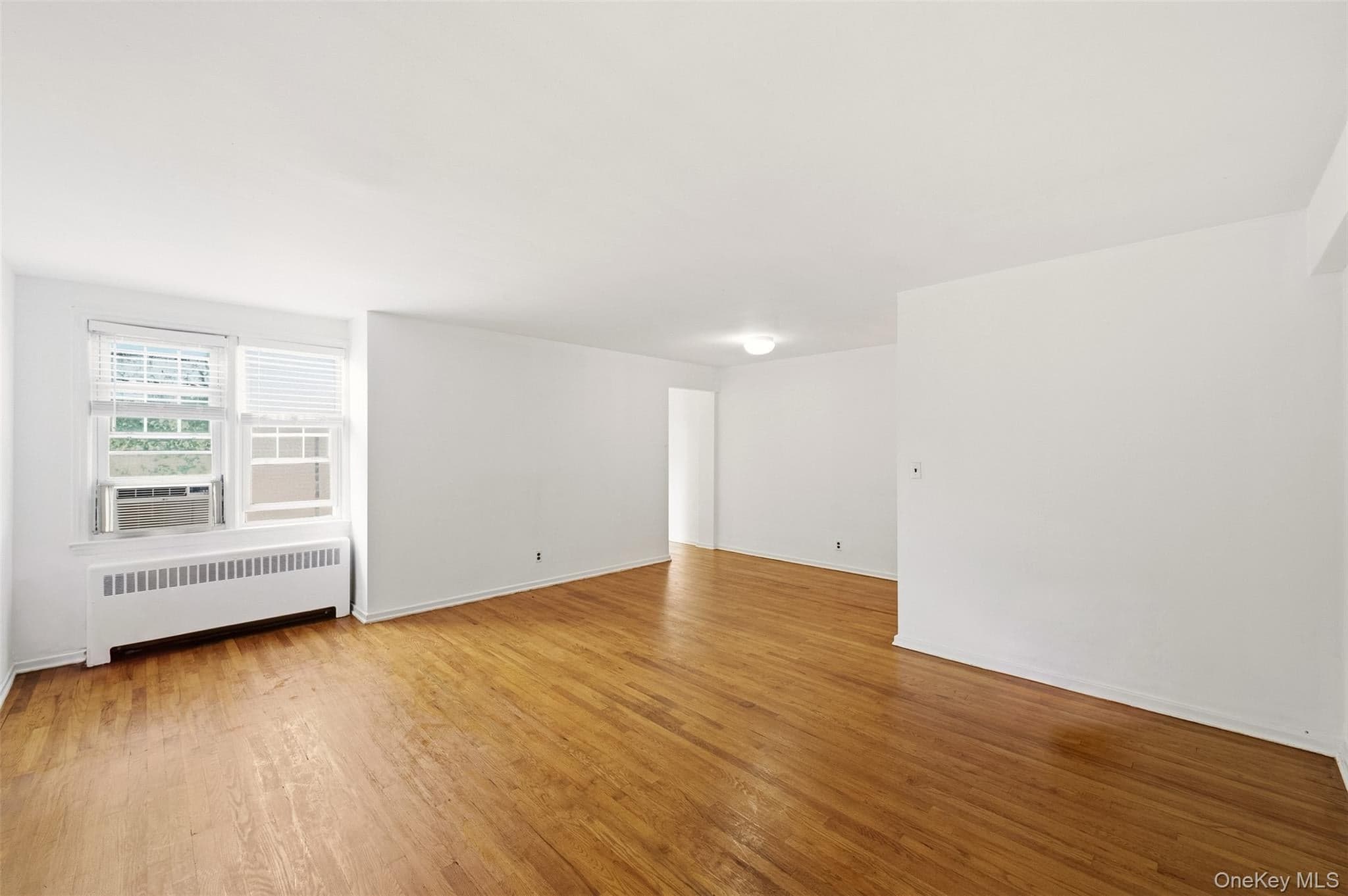 200 N Village Avenue Unit: D7 thumbnail 6