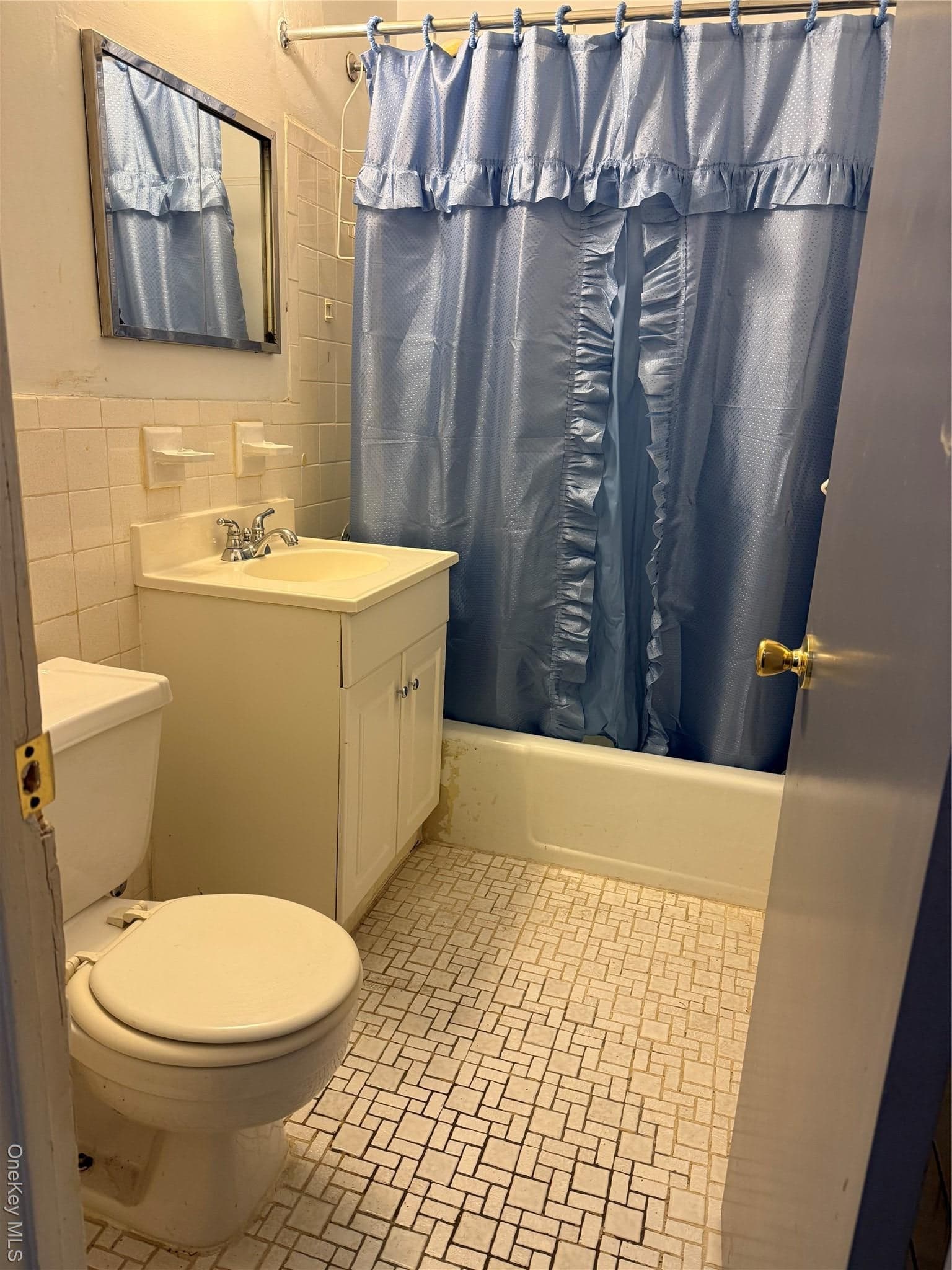 377 N Broadway Unit: 201 thumbnail 2