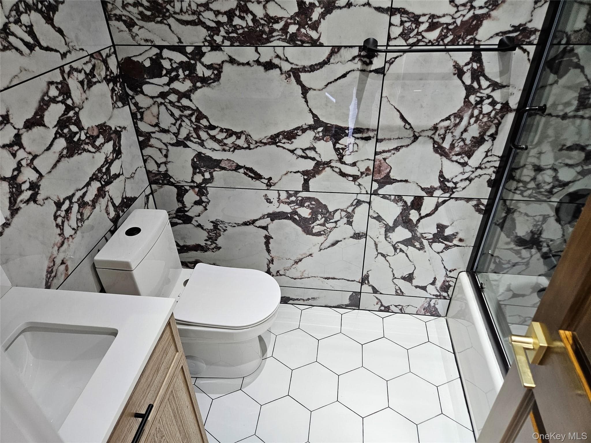 94 Briggs Avenue Unit: 1 thumbnail 5