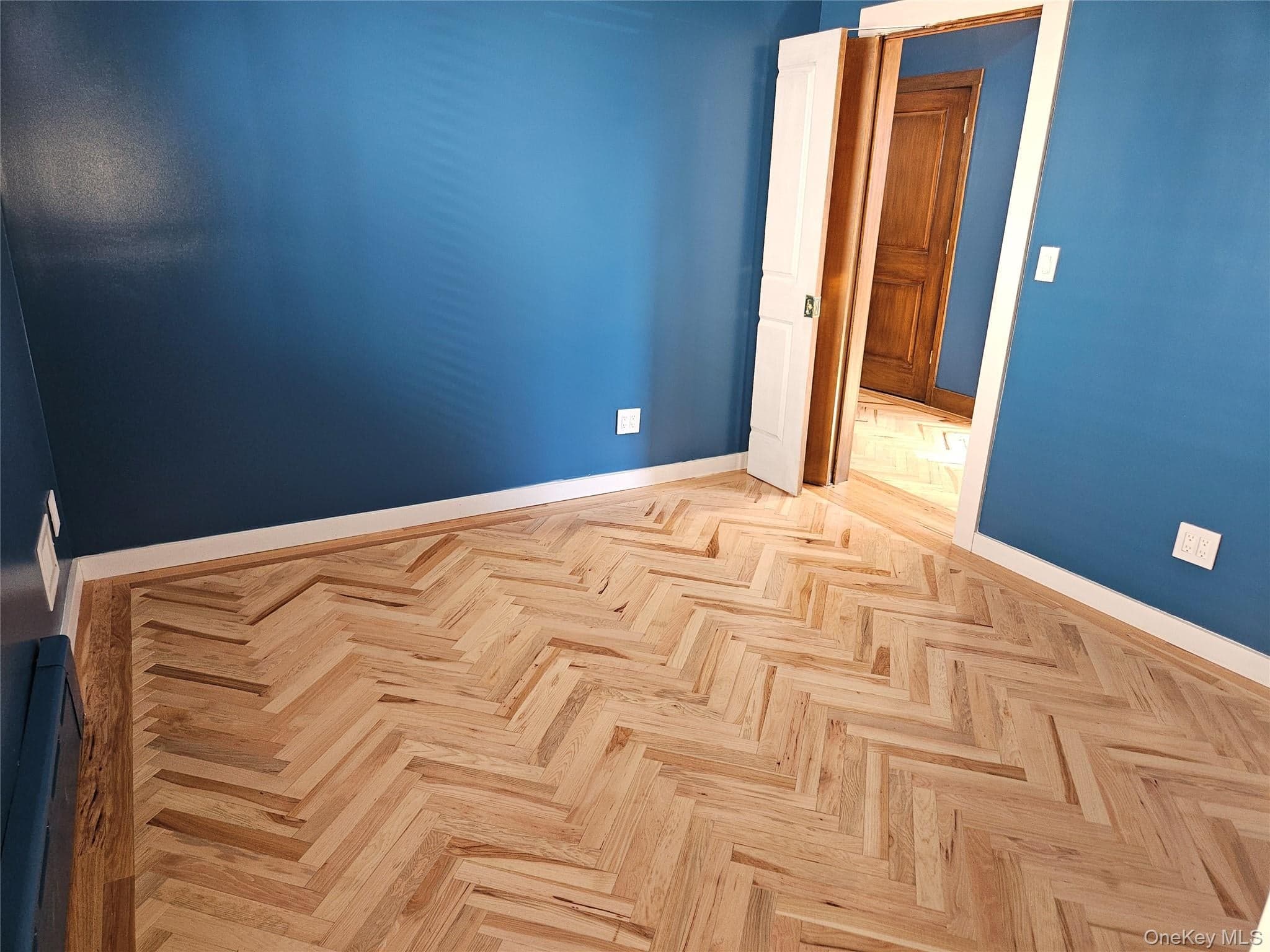 94 Briggs Avenue Unit: 1 thumbnail 9