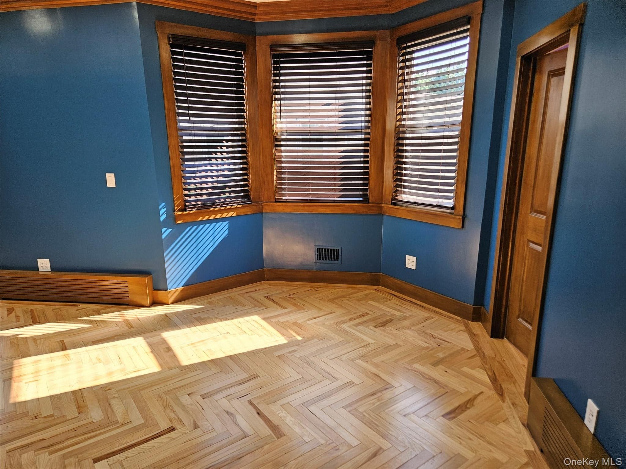 94 Briggs Avenue Unit: 1 thumbnail 4