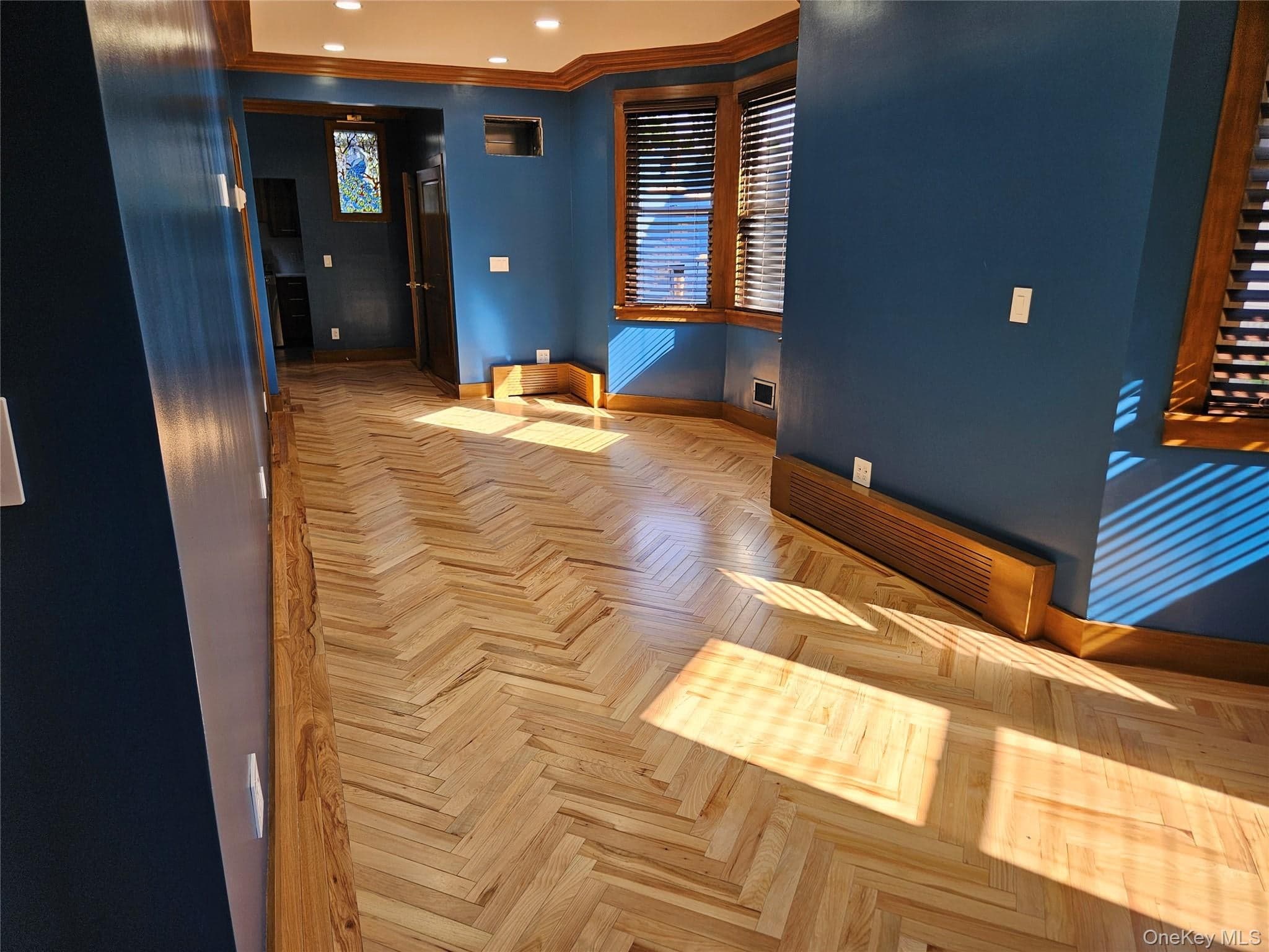 94 Briggs Avenue Unit: 1 thumbnail 3