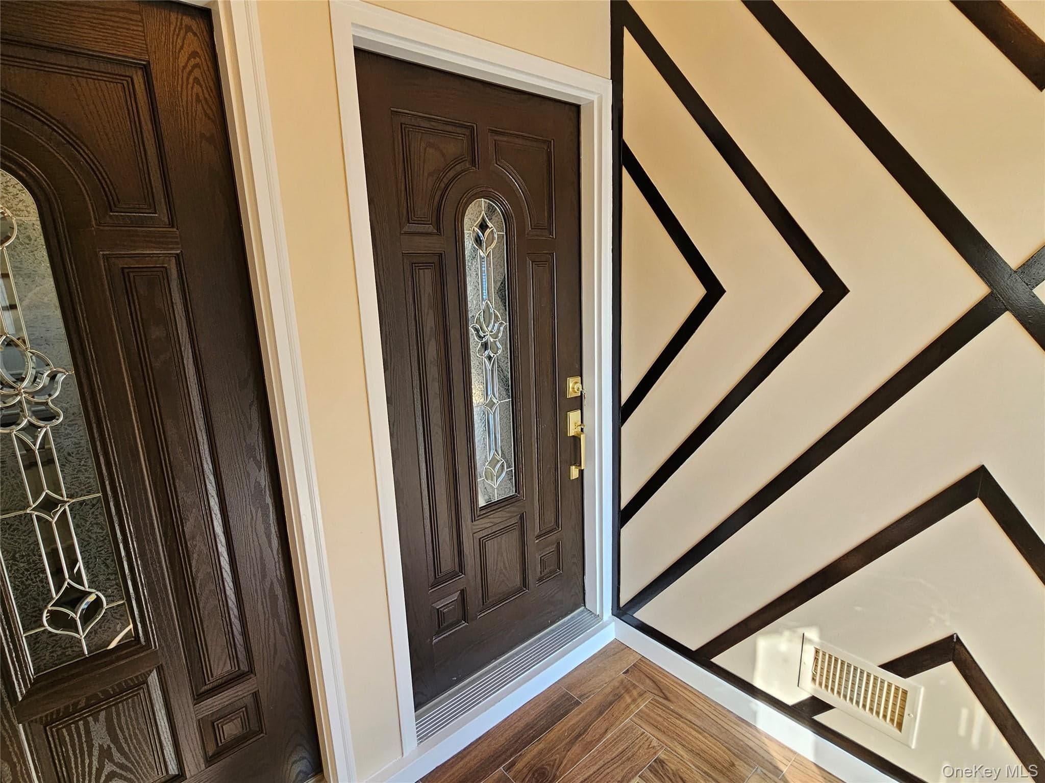94 Briggs Avenue Unit: 1 thumbnail 2