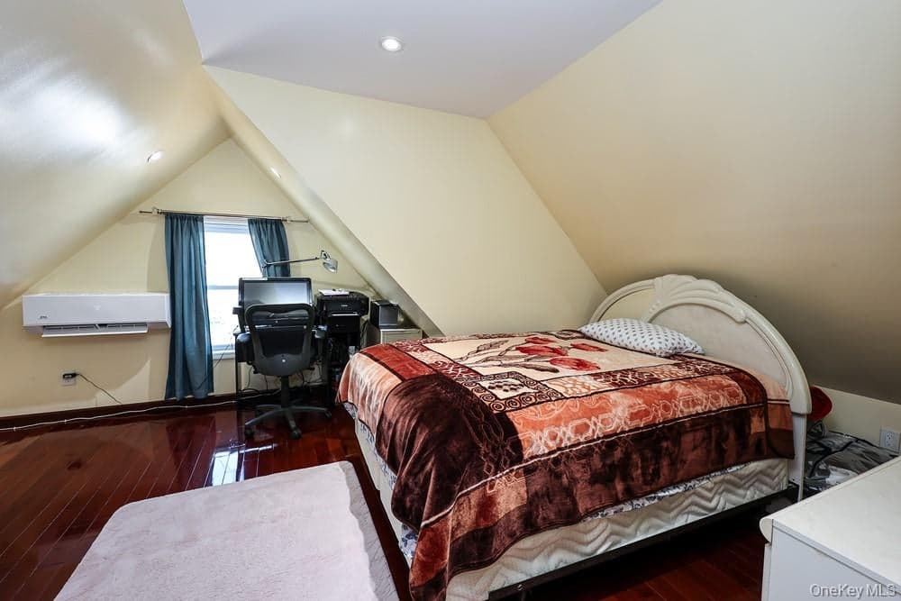 18348 Camden Avenue thumbnail 10