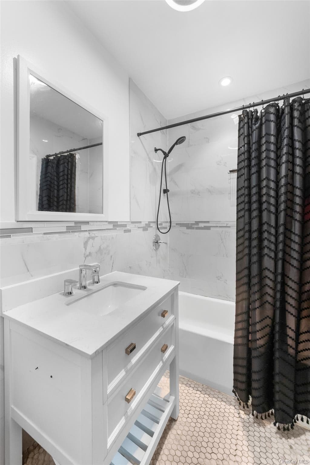 455 E 93rd Street thumbnail 7