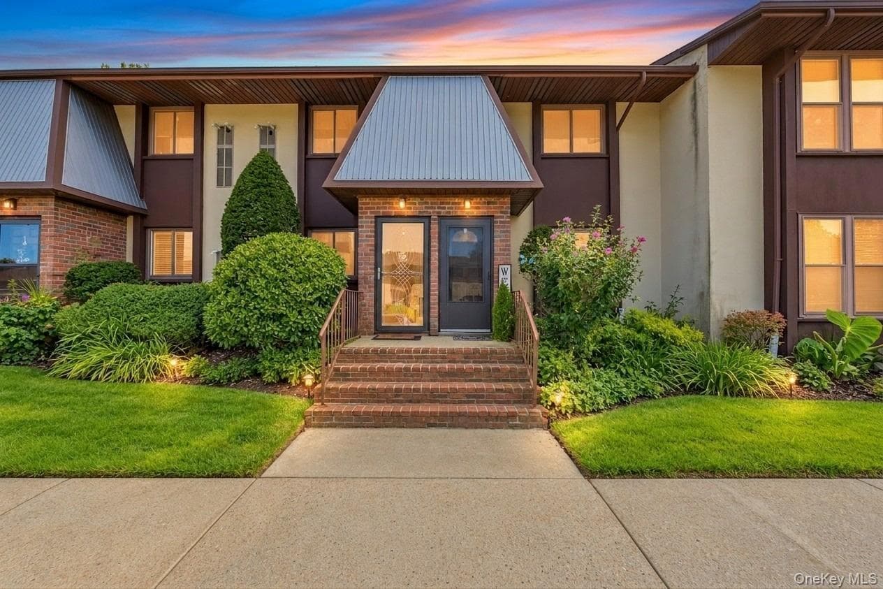4 Balsam Court Unit: 4, Selden