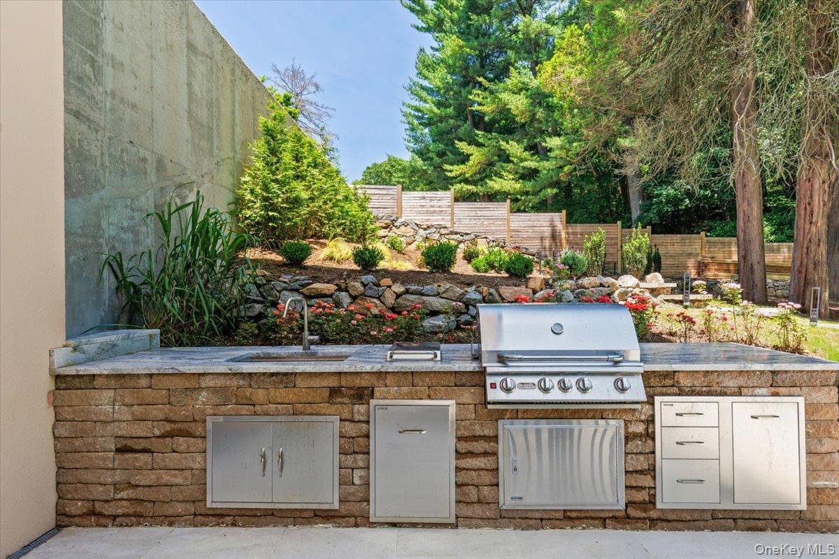 150 Pinecrest Drive thumbnail 37