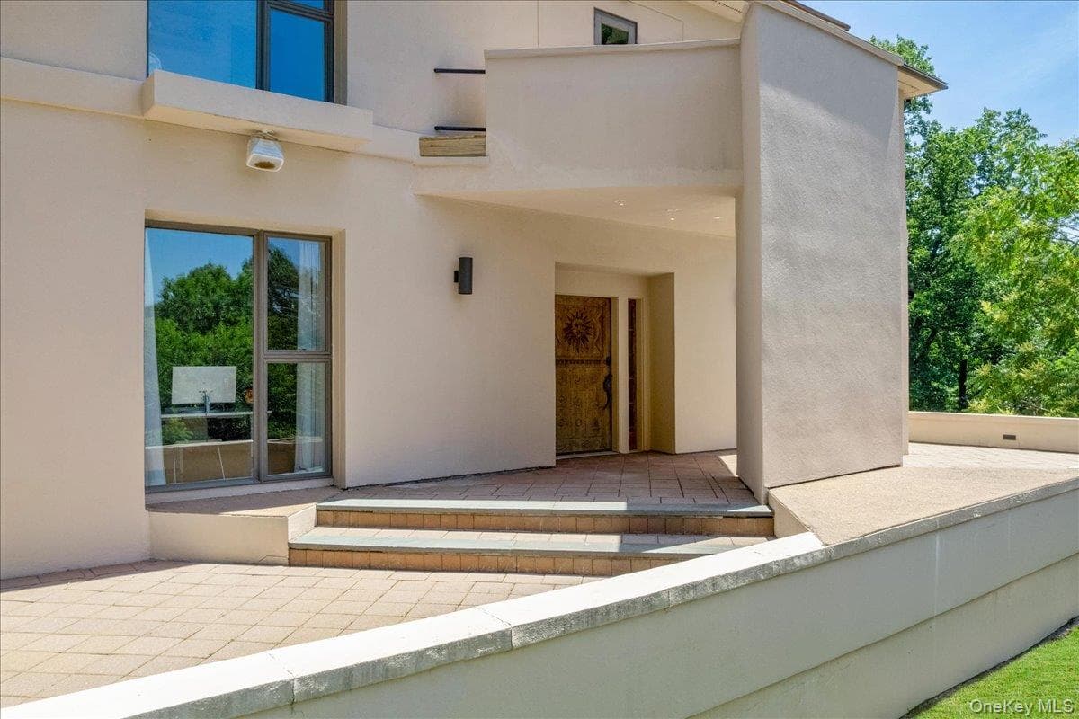 150 Pinecrest Drive thumbnail 4