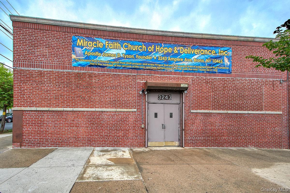 3243 Ampere Avenue thumbnail 2