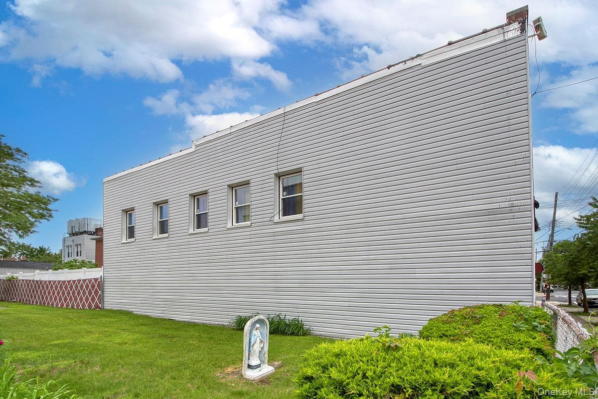 3243 Ampere Avenue thumbnail 3