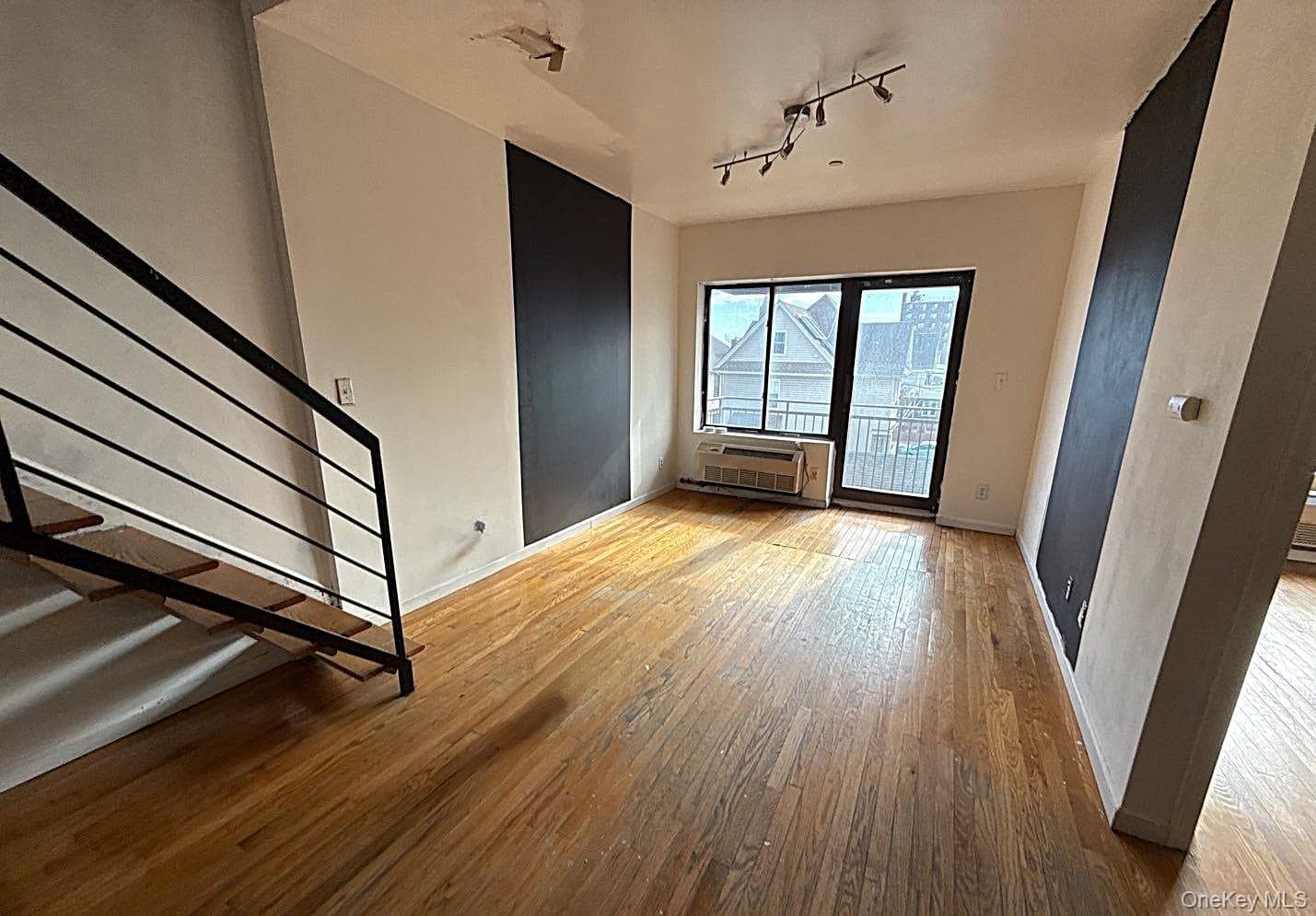 175-28 89th Avenue Unit: C thumbnail 2