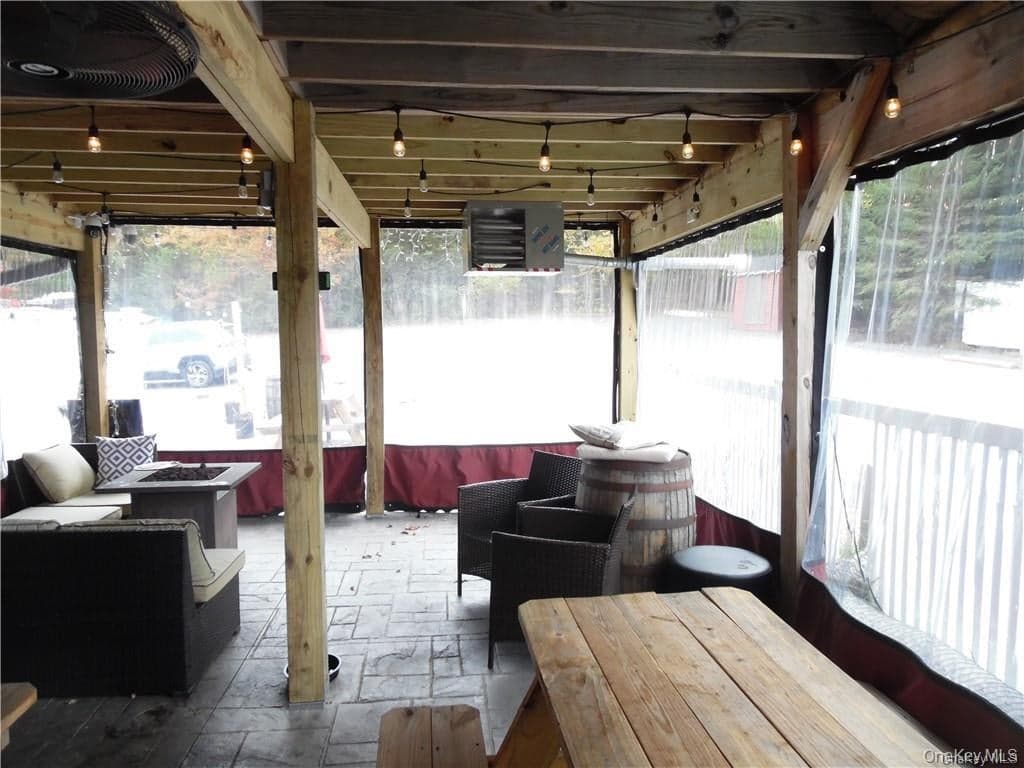 89 Sullivan Avenue thumbnail 4