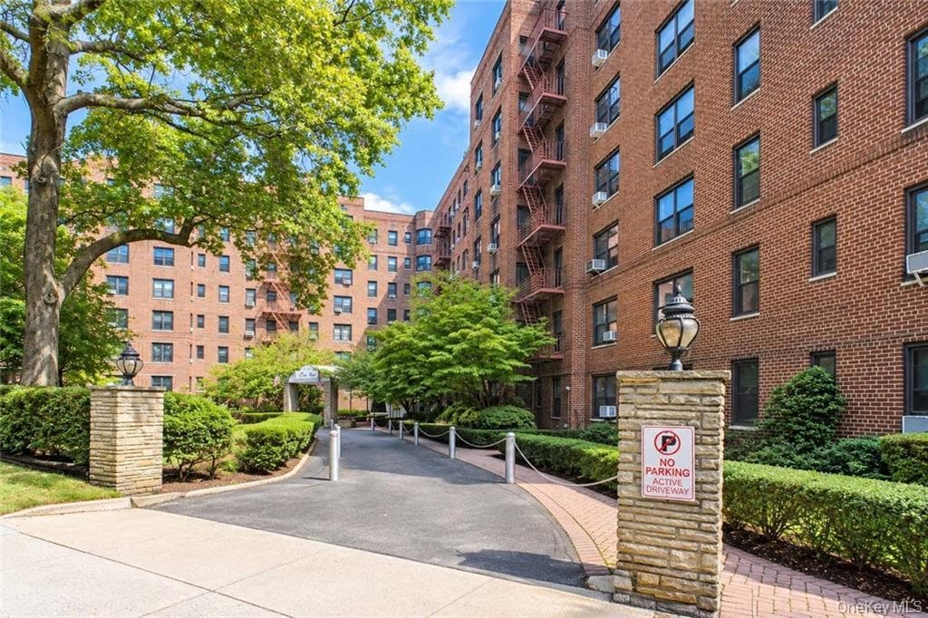 84-01 Main Street Unit: 429, Briarwood