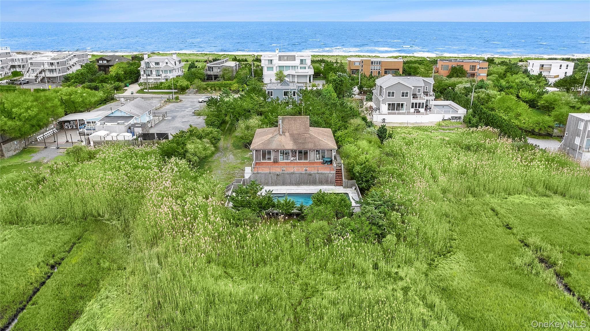 542 Dune Road photo 1