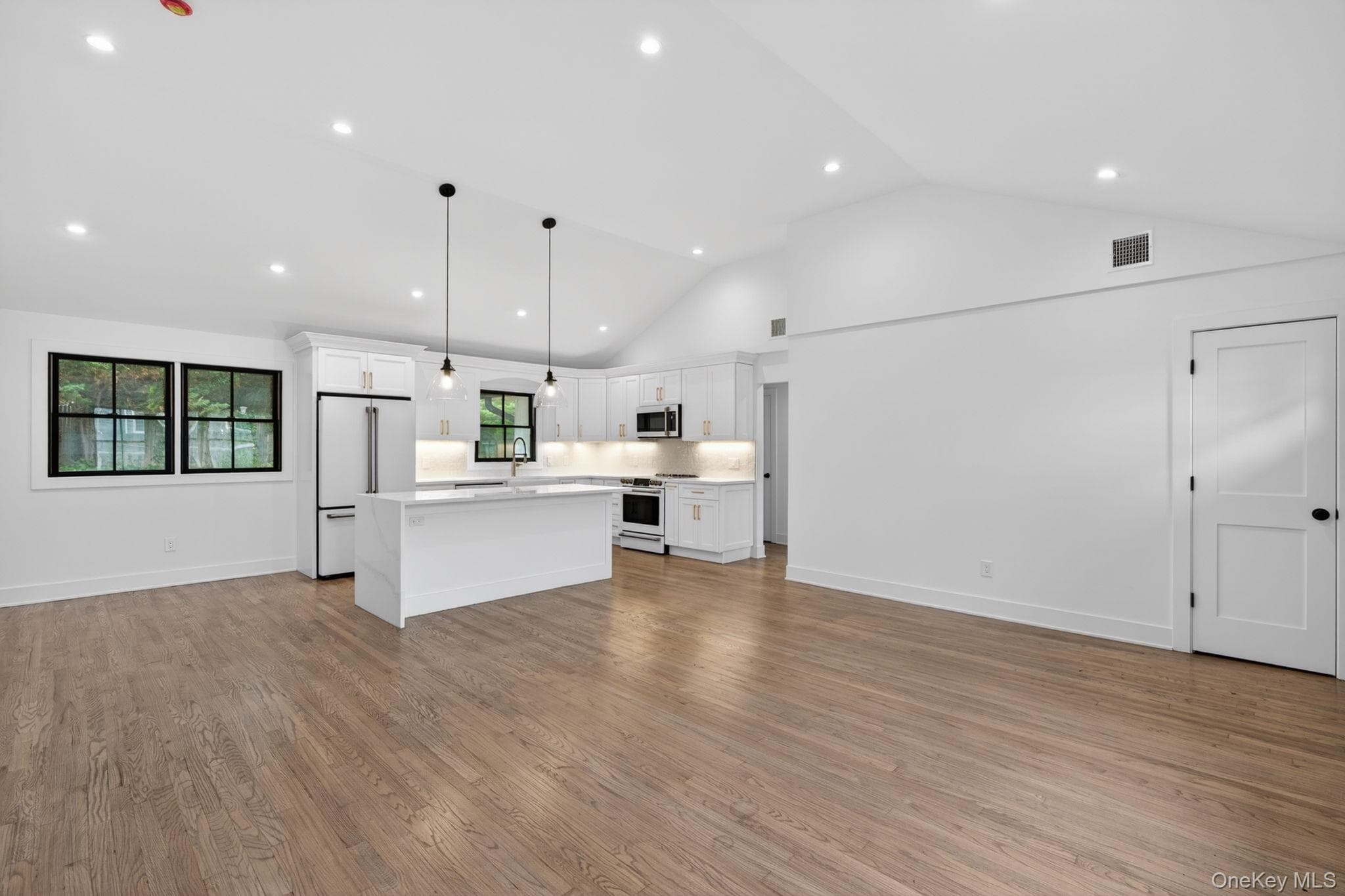 85 Kenneth Avenue thumbnail 6