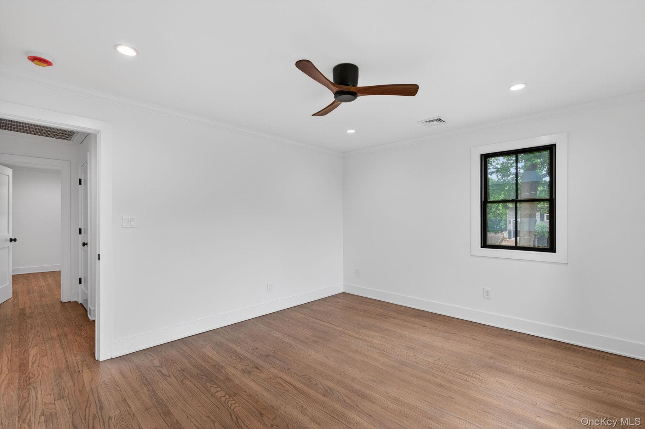 85 Kenneth Avenue thumbnail 16