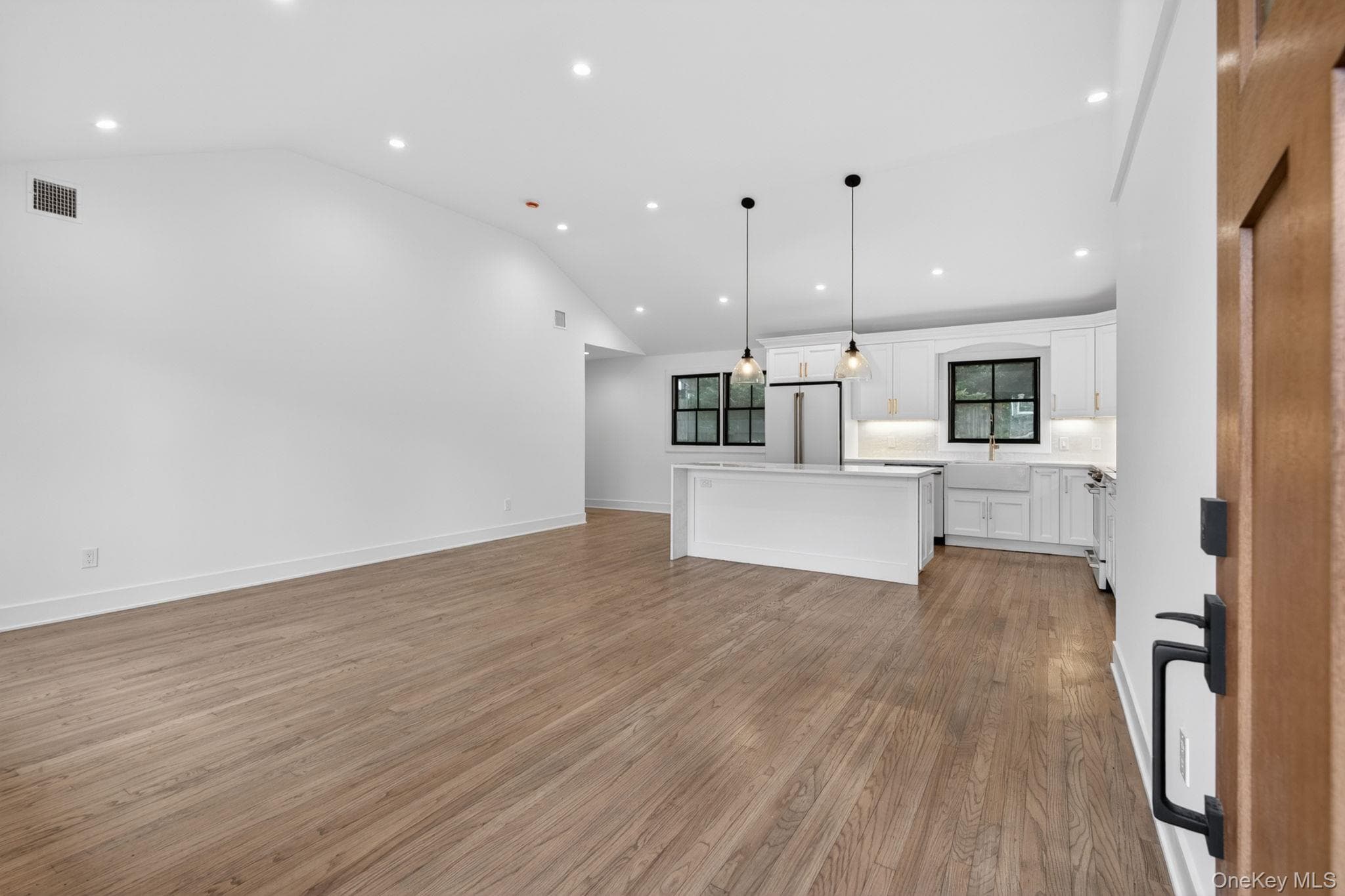 85 Kenneth Avenue thumbnail 4