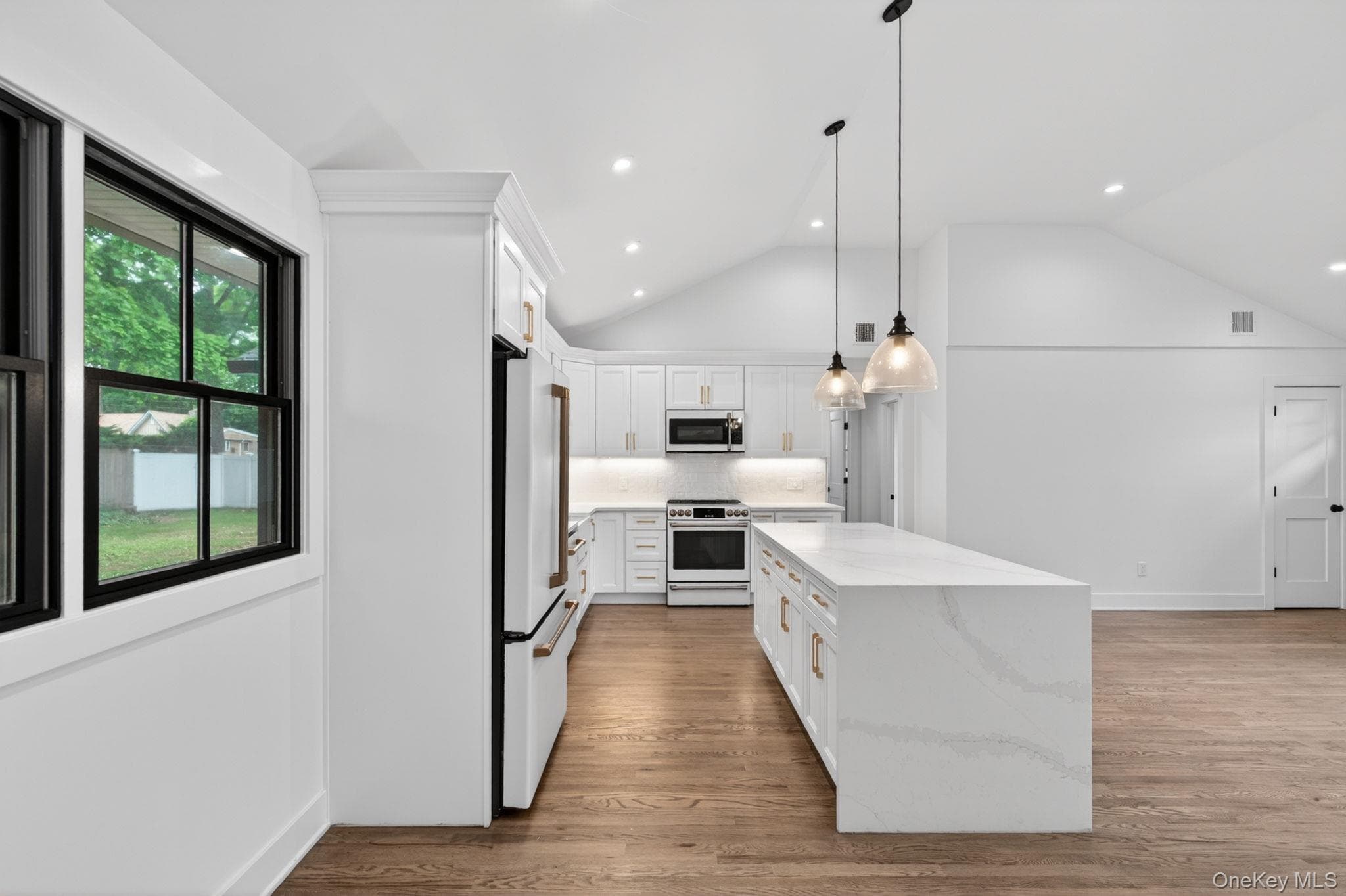 85 Kenneth Avenue thumbnail 10