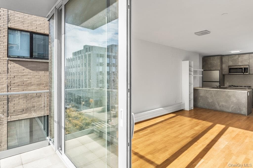 2309 Broadway thumbnail 11