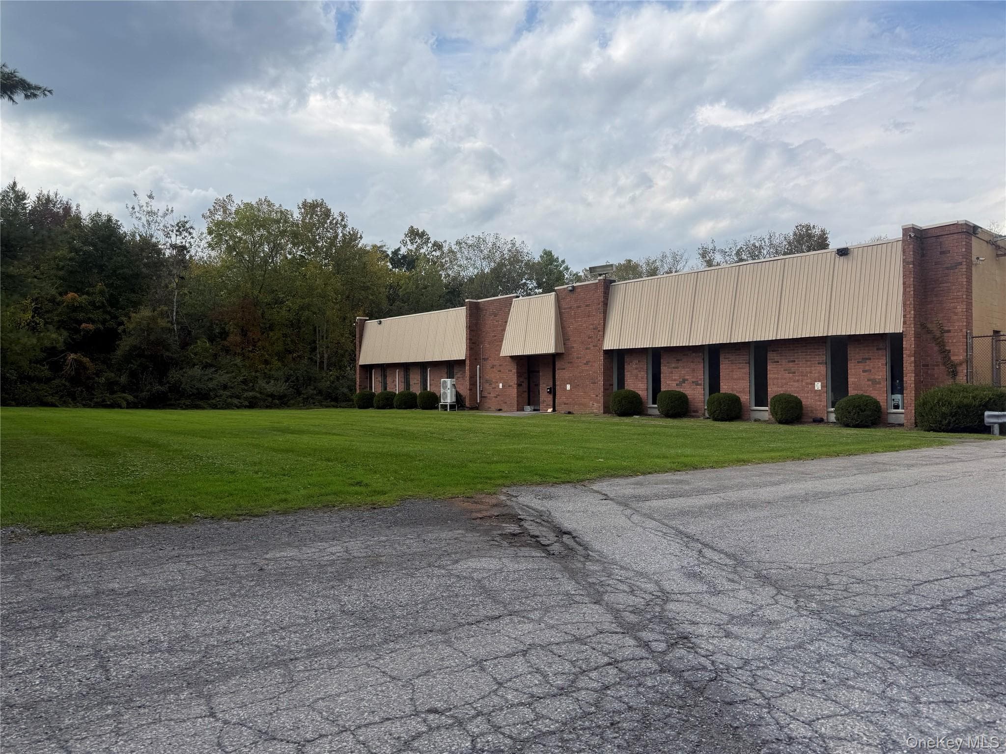 90 Brentwood Drive thumbnail 4