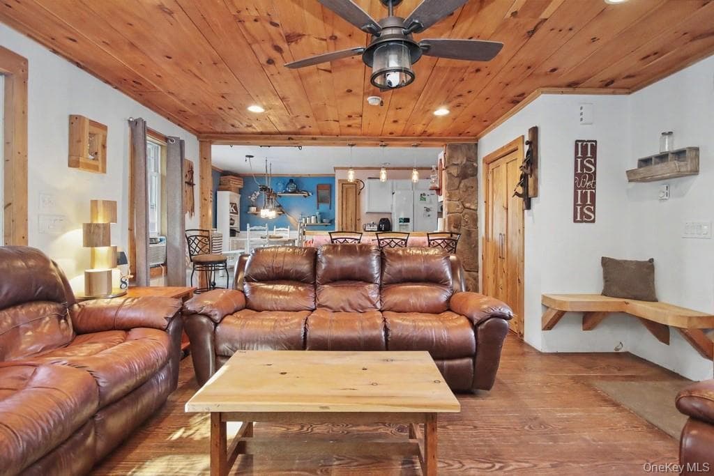 105 Cold Spring Road thumbnail 5