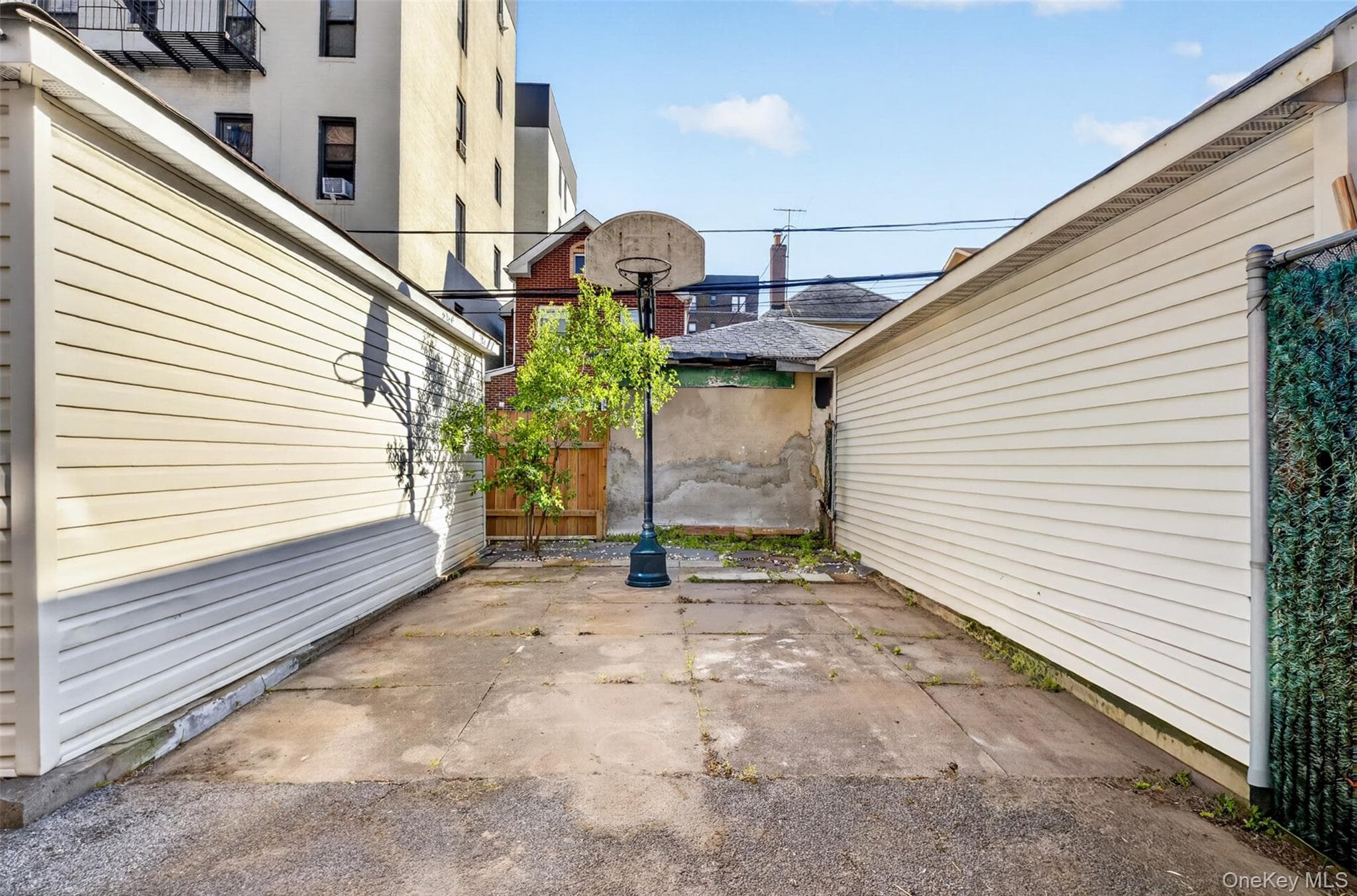 4084 Denman Street thumbnail 26