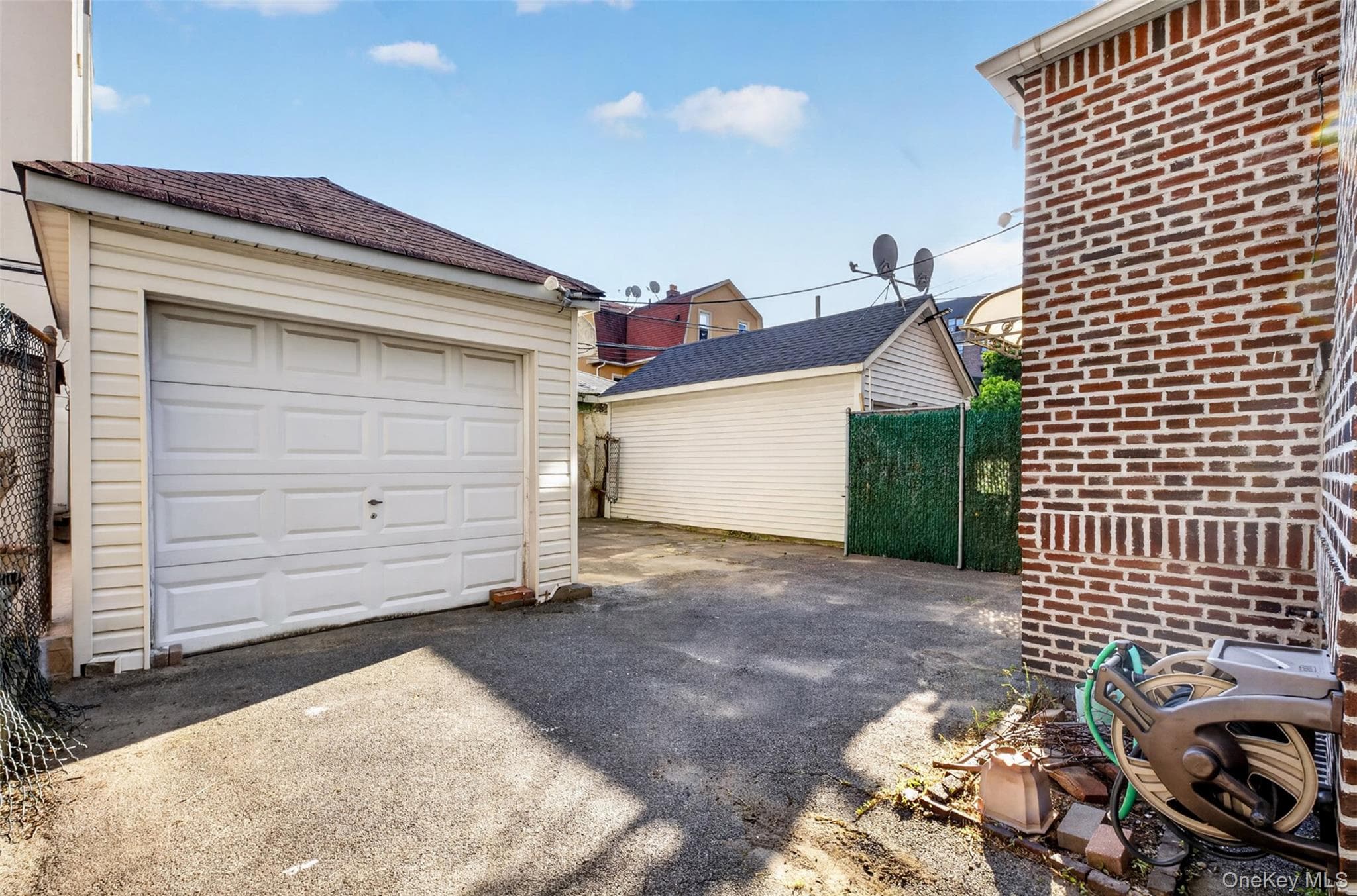 4084 Denman Street thumbnail 28