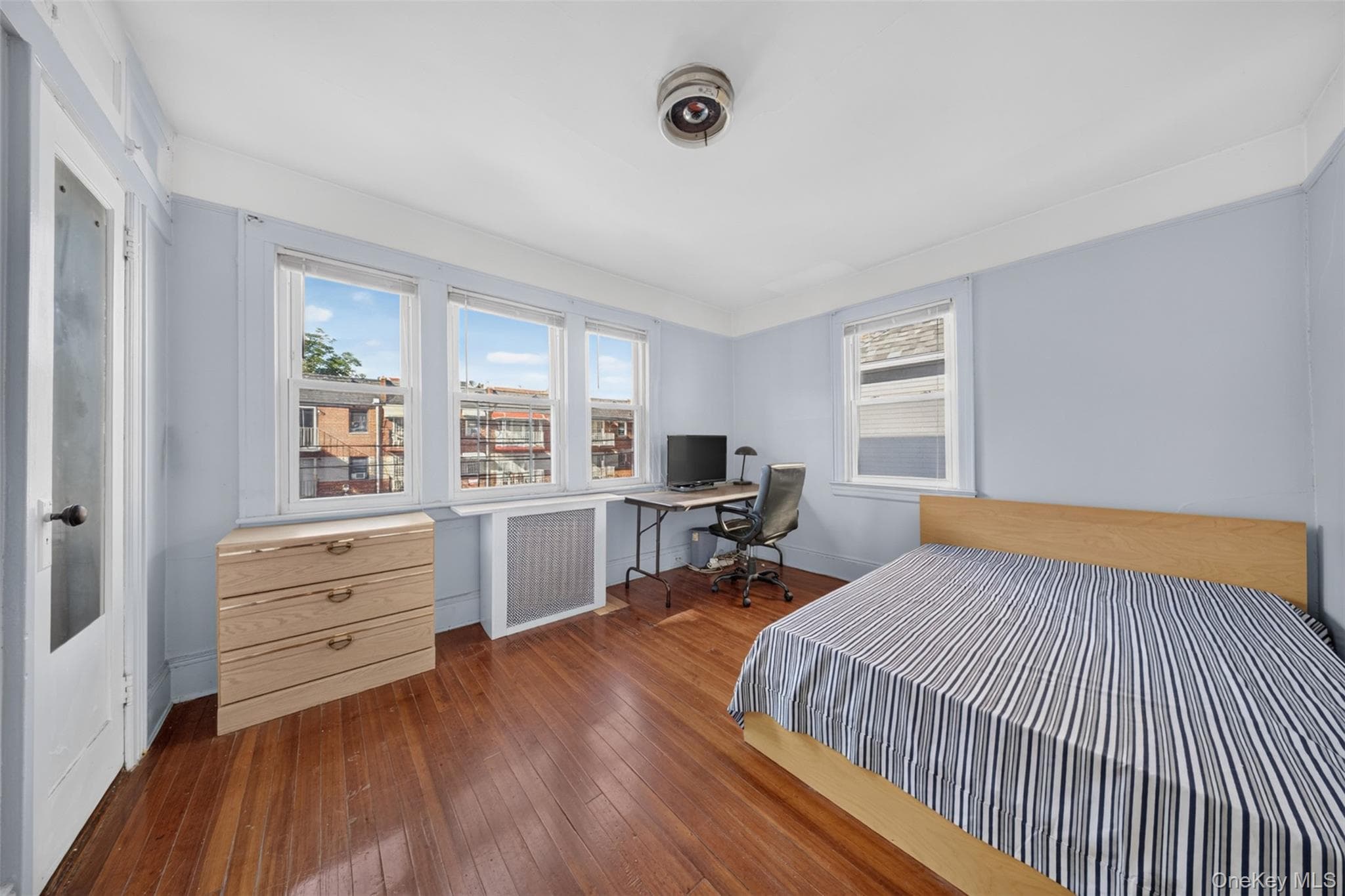 4084 Denman Street thumbnail 11