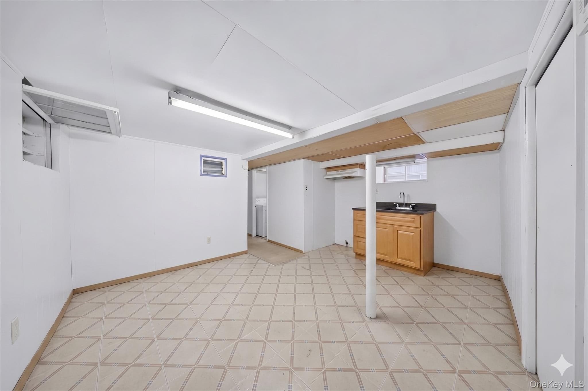 4084 Denman Street thumbnail 24