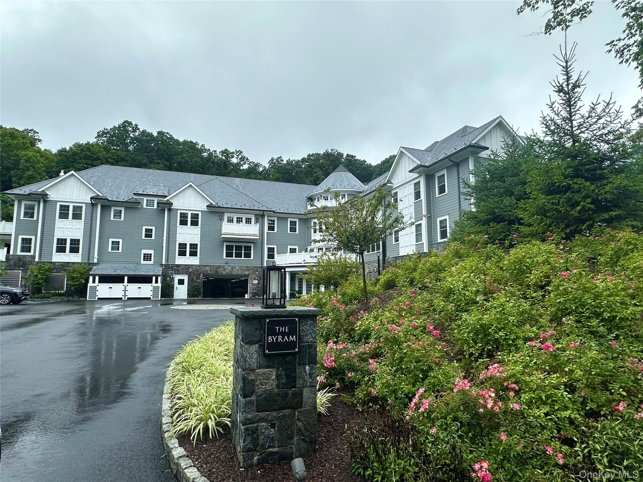 585 Main St St Unit: 1A thumbnail 3
