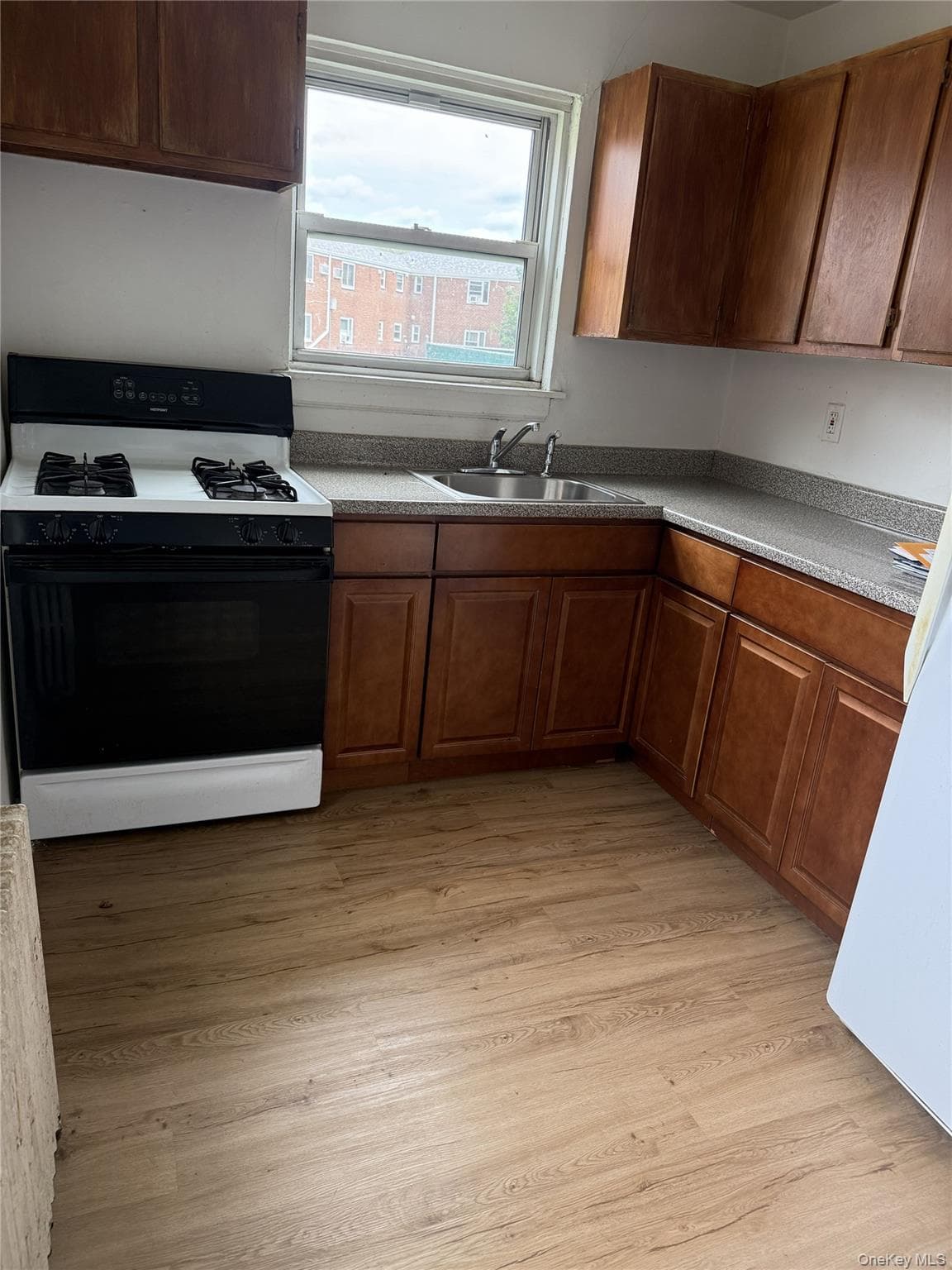 76-33 Commonwealth Boulevard Unit: A thumbnail 6