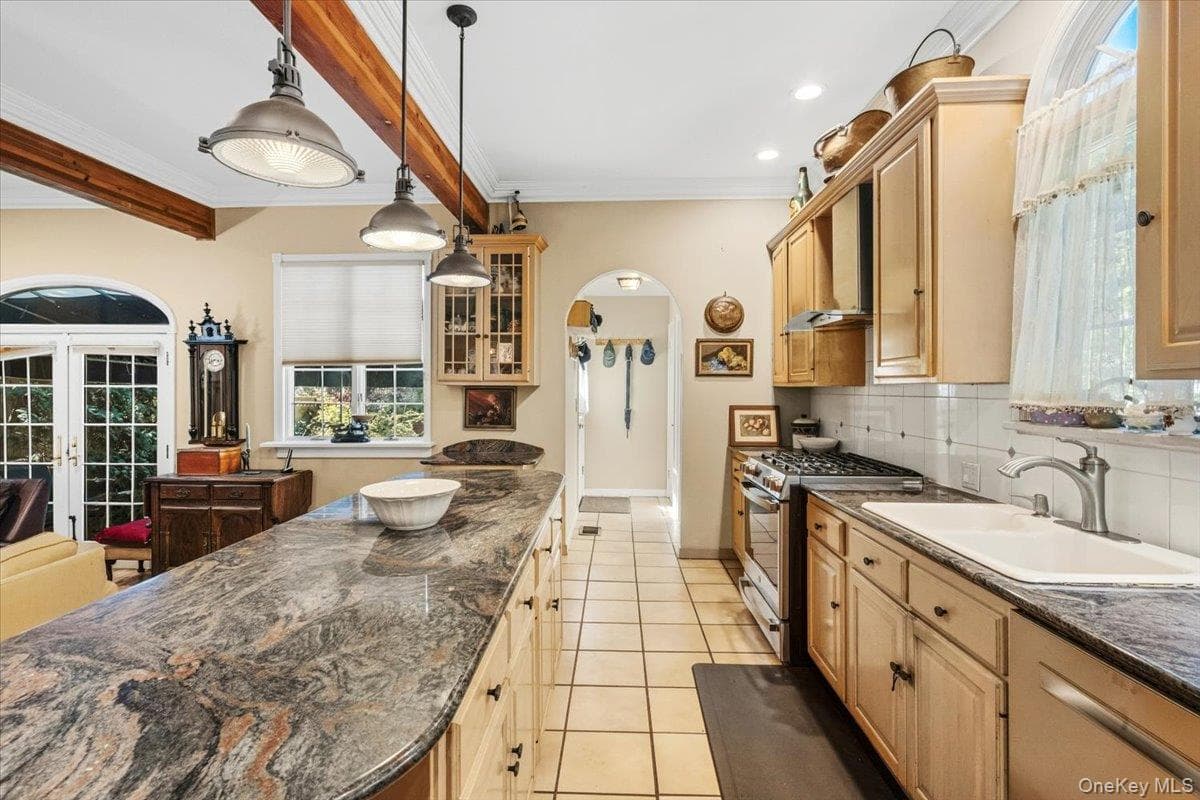 16 Stuart Avenue thumbnail 13