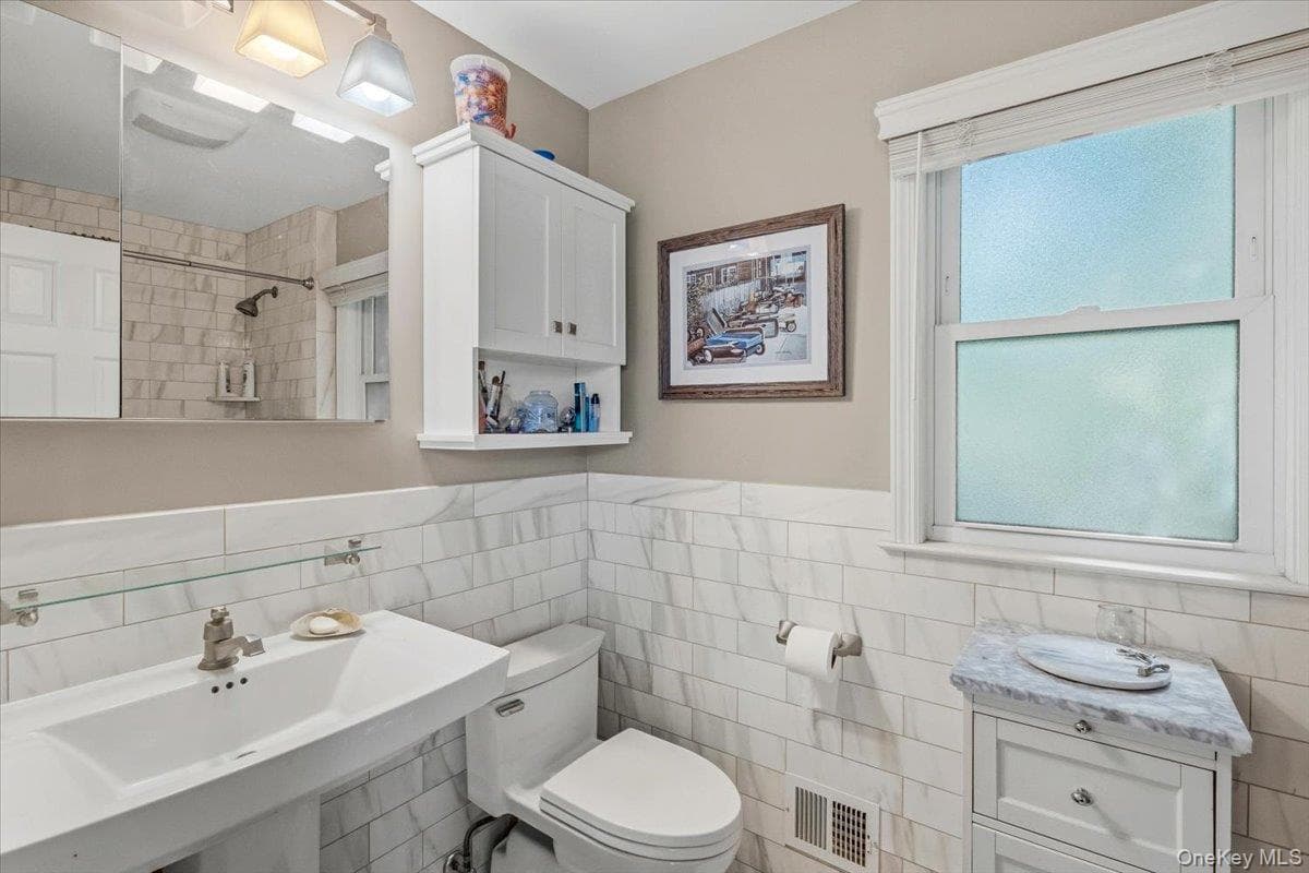 16 Stuart Avenue thumbnail 21