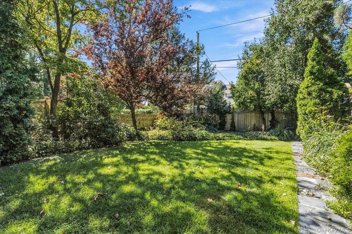 16 Stuart Avenue thumbnail 30