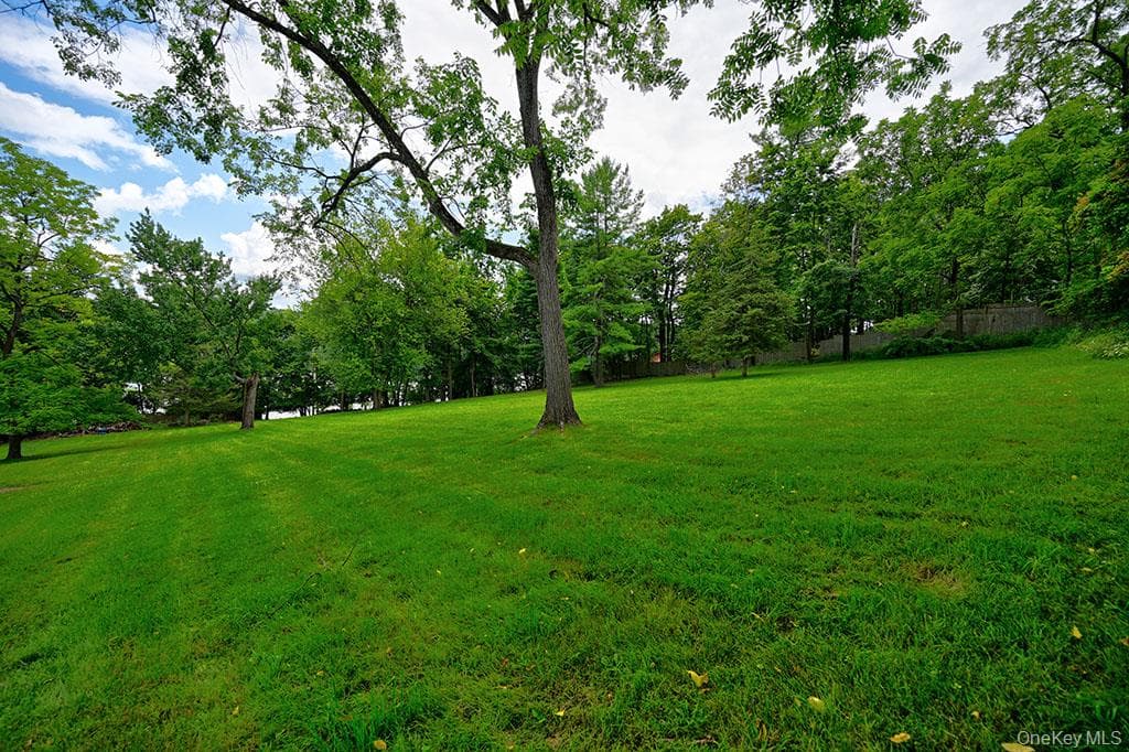 7.5 Lake Avenue thumbnail 3