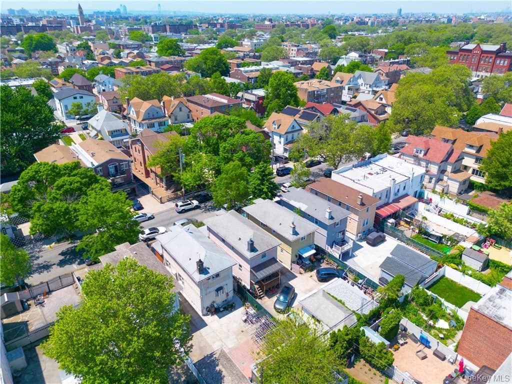 2675 E 27th Street thumbnail 24