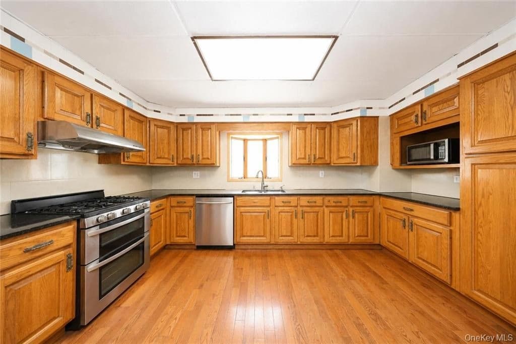 2675 E 27th Street thumbnail 11