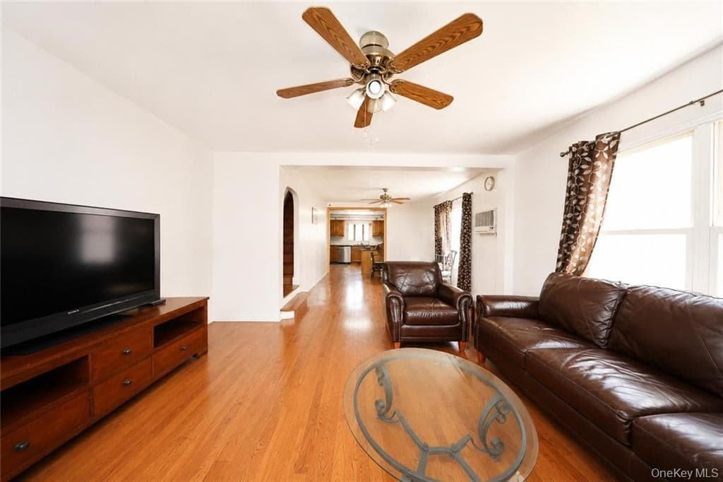 2675 E 27th Street thumbnail 9