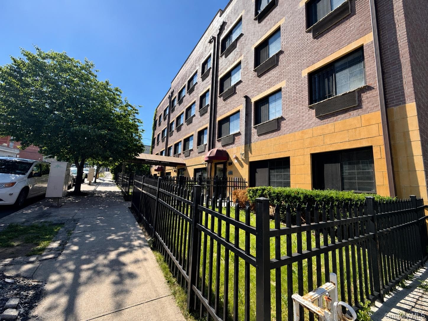 674 E 232nd Street thumbnail 2