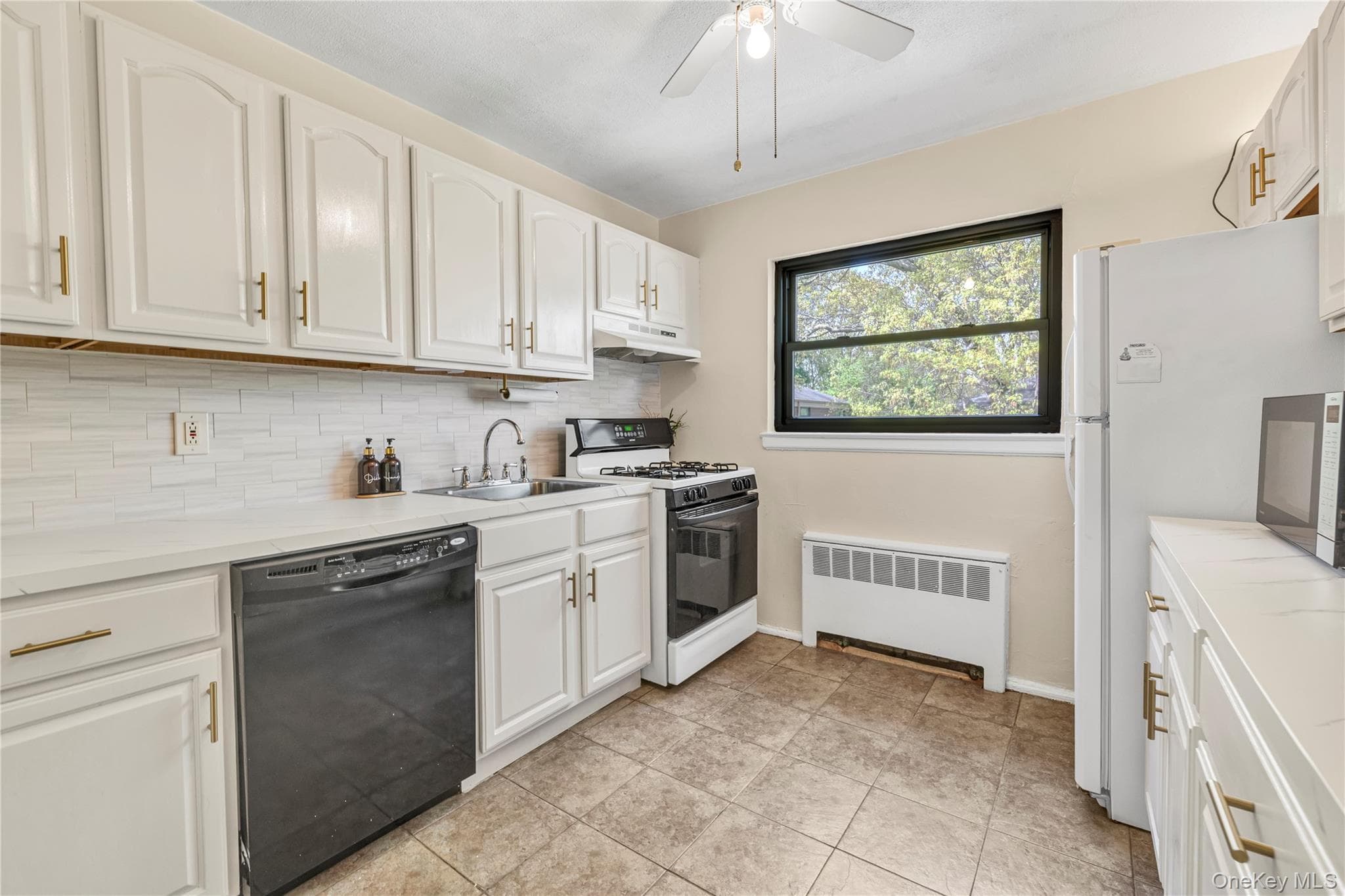 21974 75th Avenue Unit: 224B2, Oakland Gardens