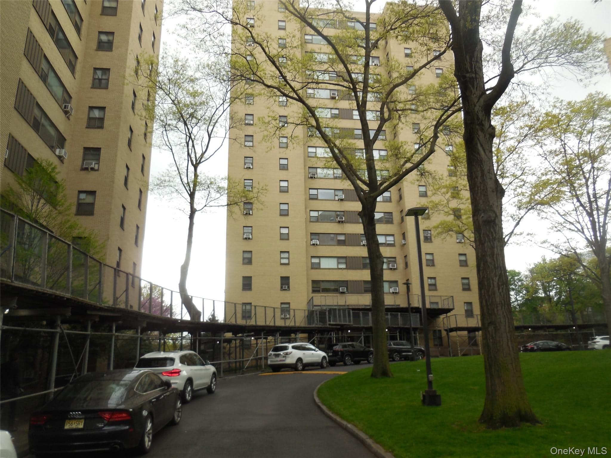 4 Fordham Hill Oval Oval Unit: 5E, Bronx