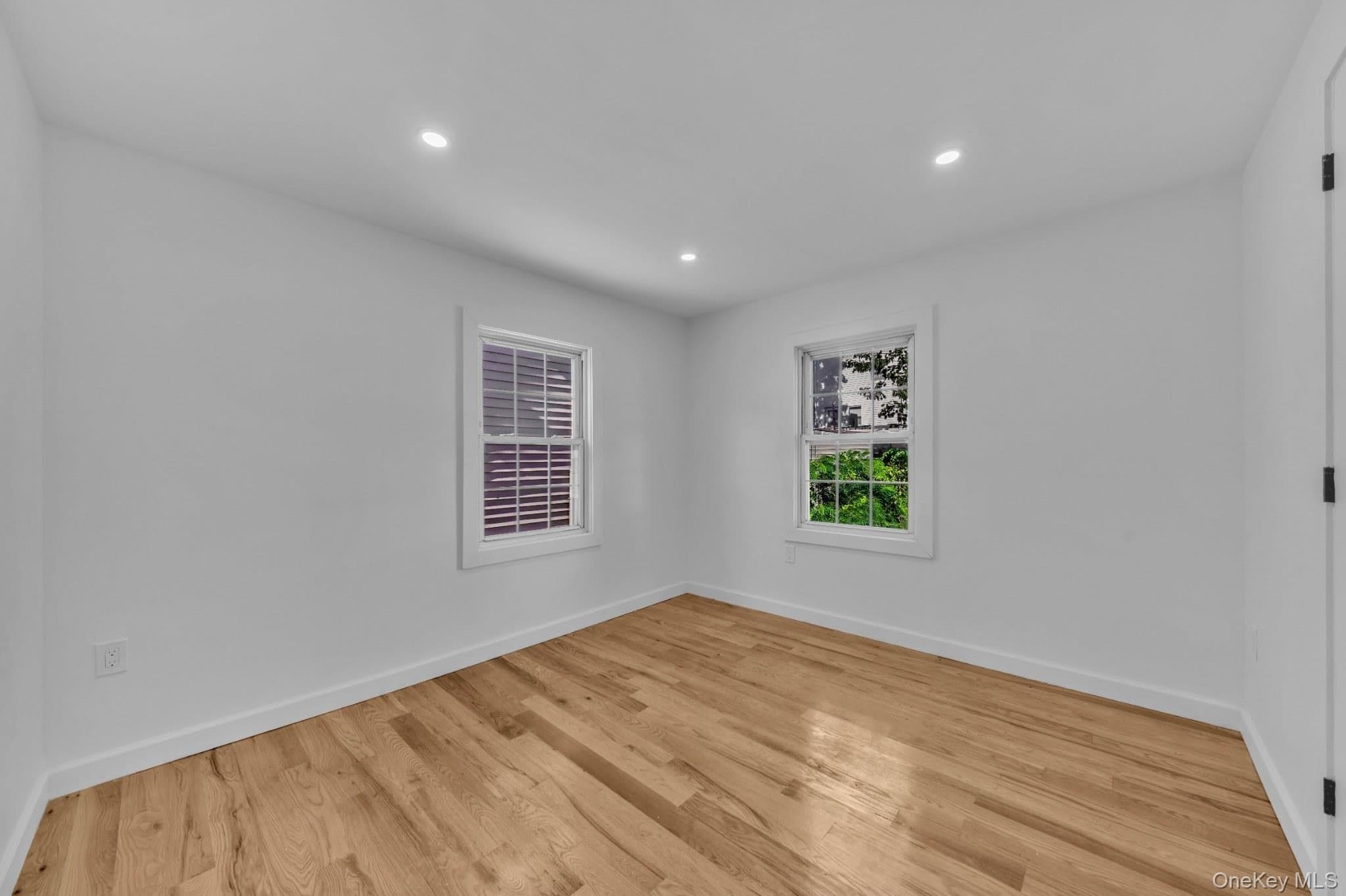 219 E 238th Street thumbnail 18