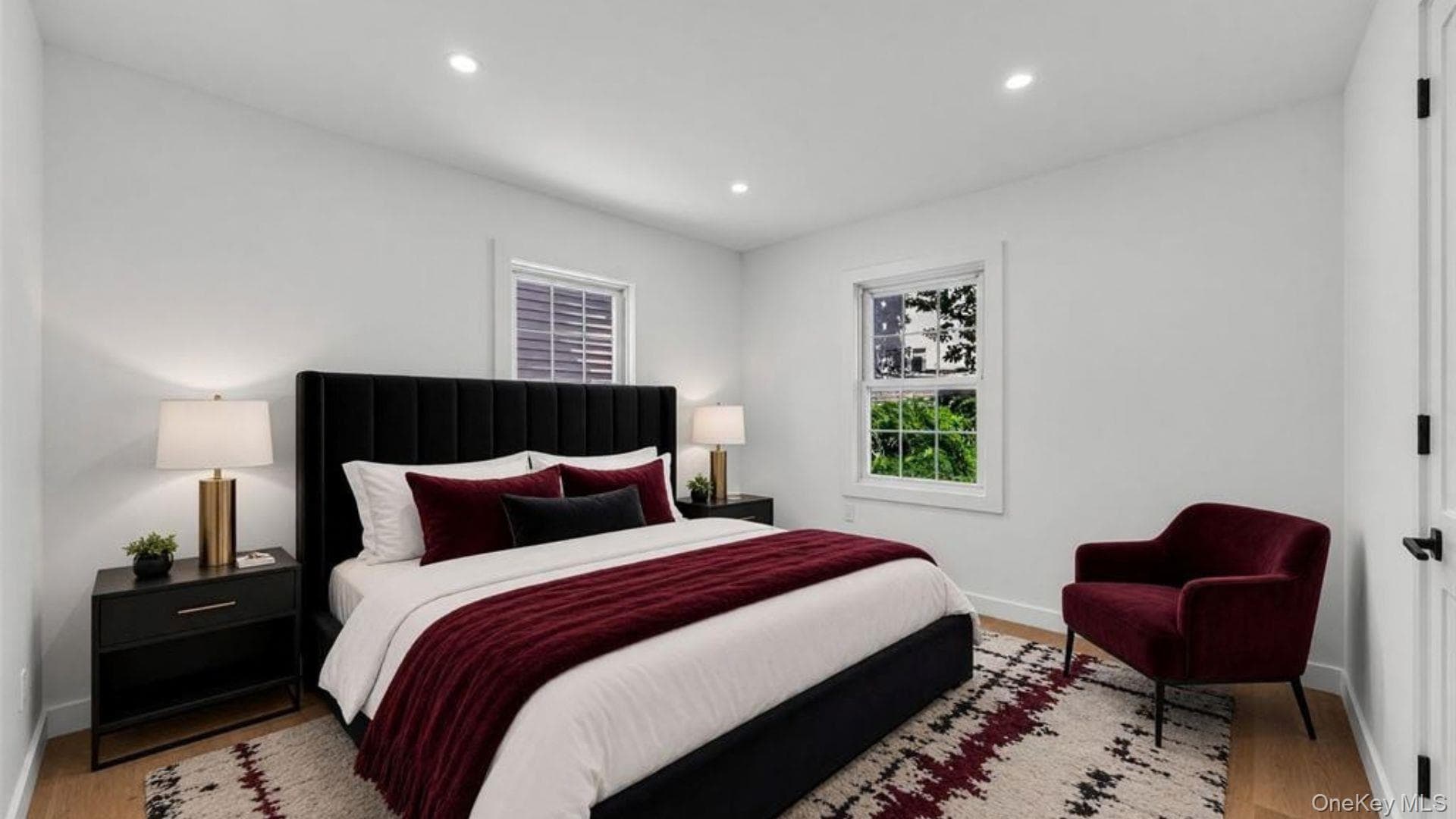 219 E 238th Street thumbnail 5